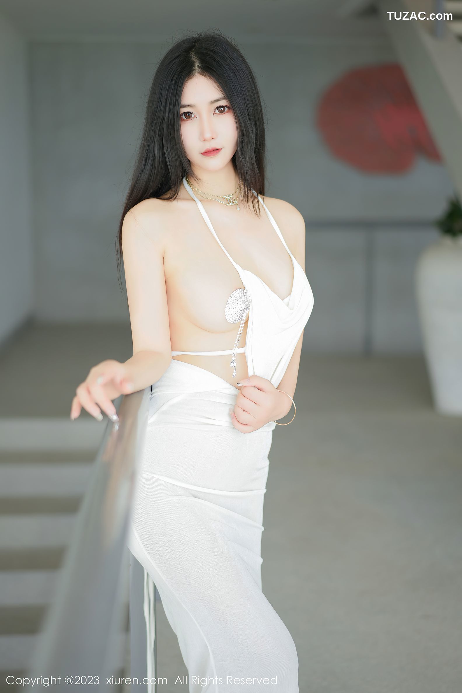 XiuRen秀人网-6678-Laura阿姣-户外泳池大尺度傲人豪乳血滴子遮点-2023.05.05