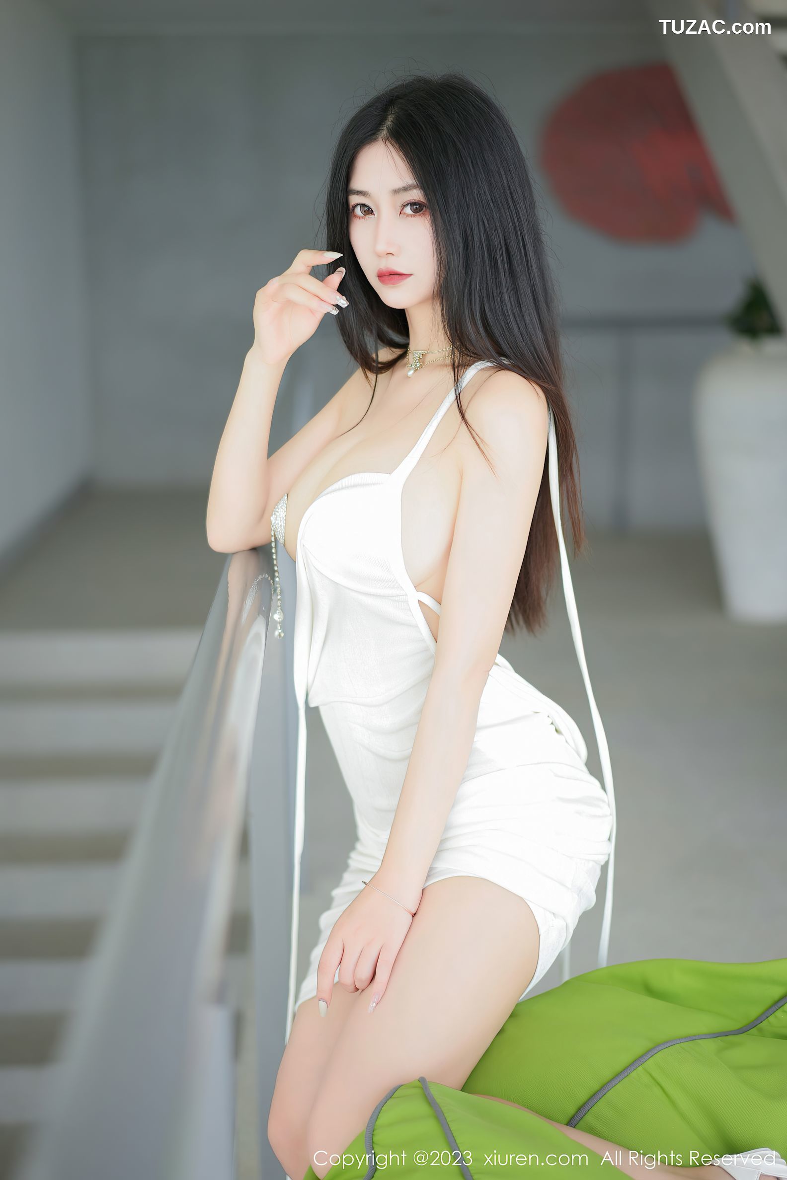 XiuRen秀人网-6678-Laura阿姣-户外泳池大尺度傲人豪乳血滴子遮点-2023.05.05