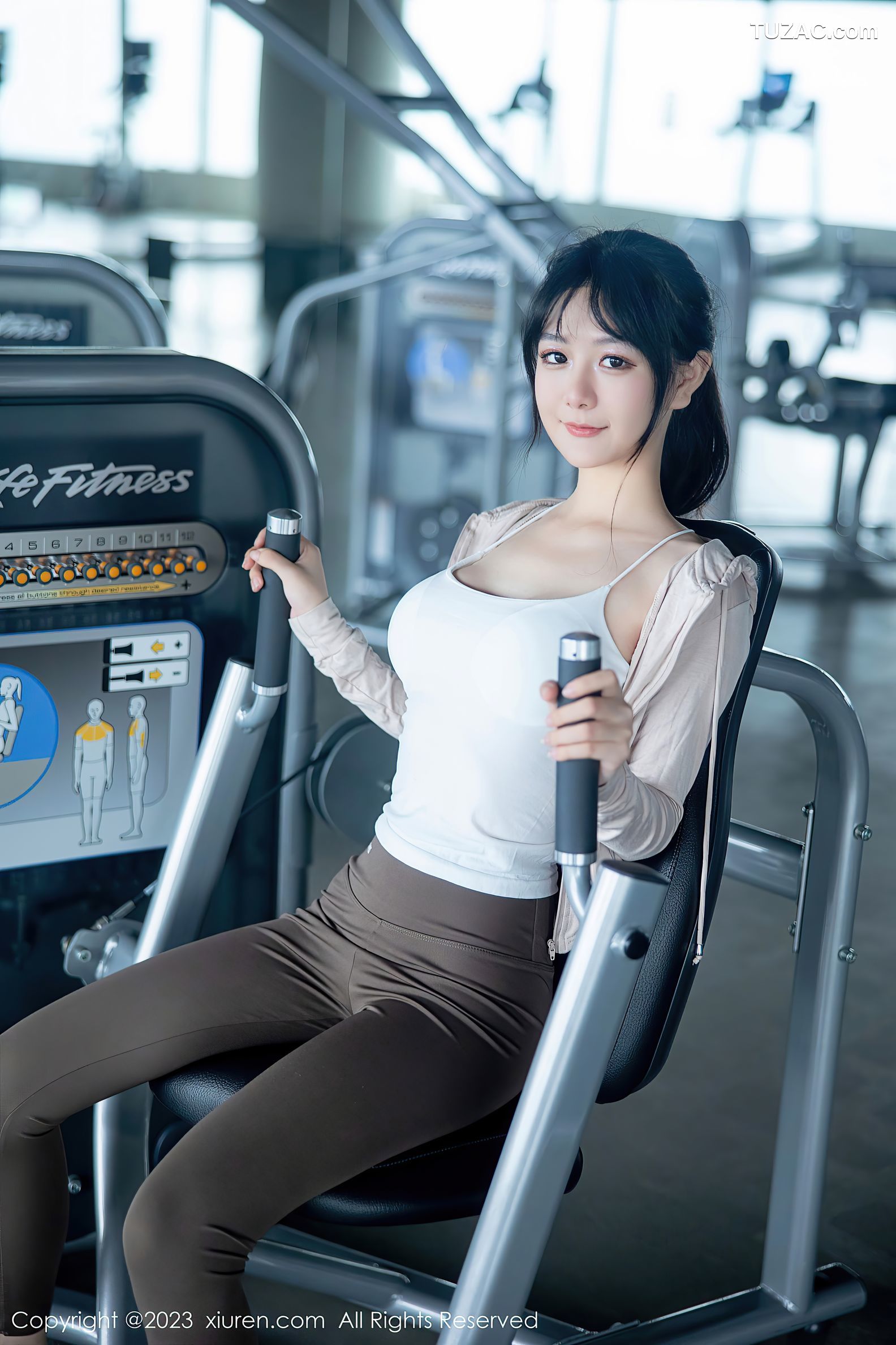 XiuRen秀人网-6683-幼幼-健身房场景性感浅色运动服饰-2023.05.05