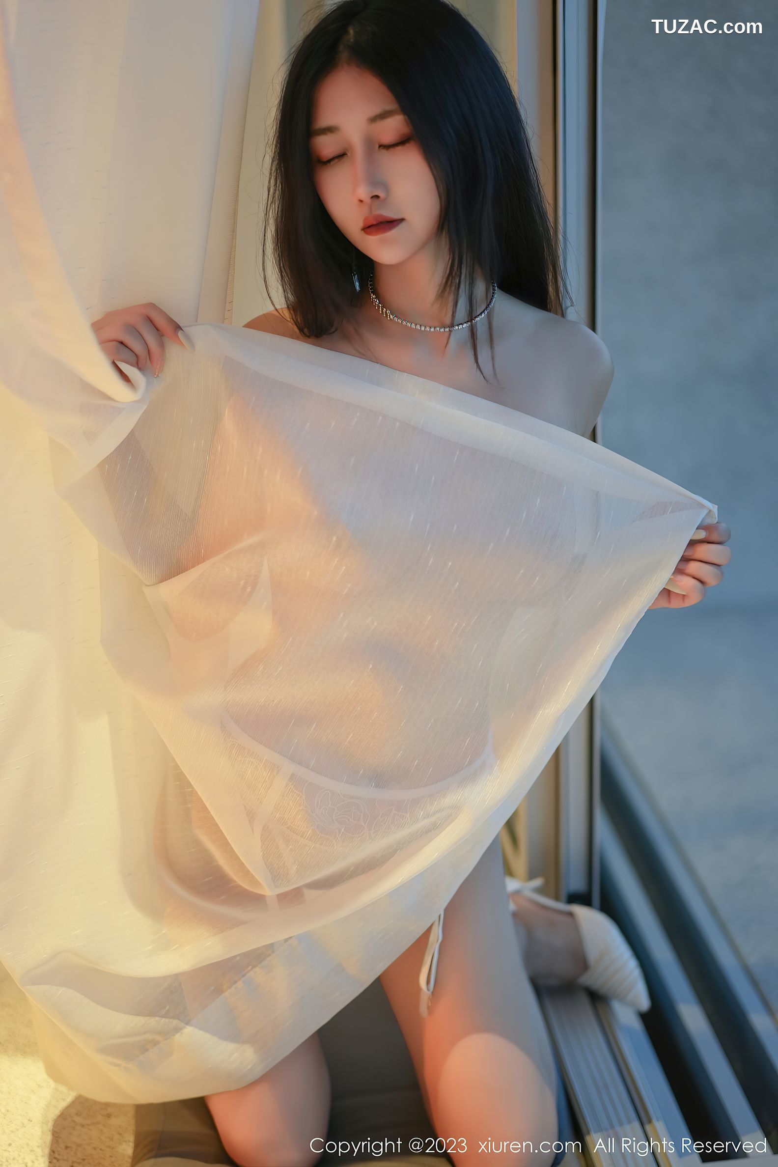 XiuRen秀人网-6729-Laura阿姣-白色吊带长裙浅色轻透蕾丝内衣-2023.05.12