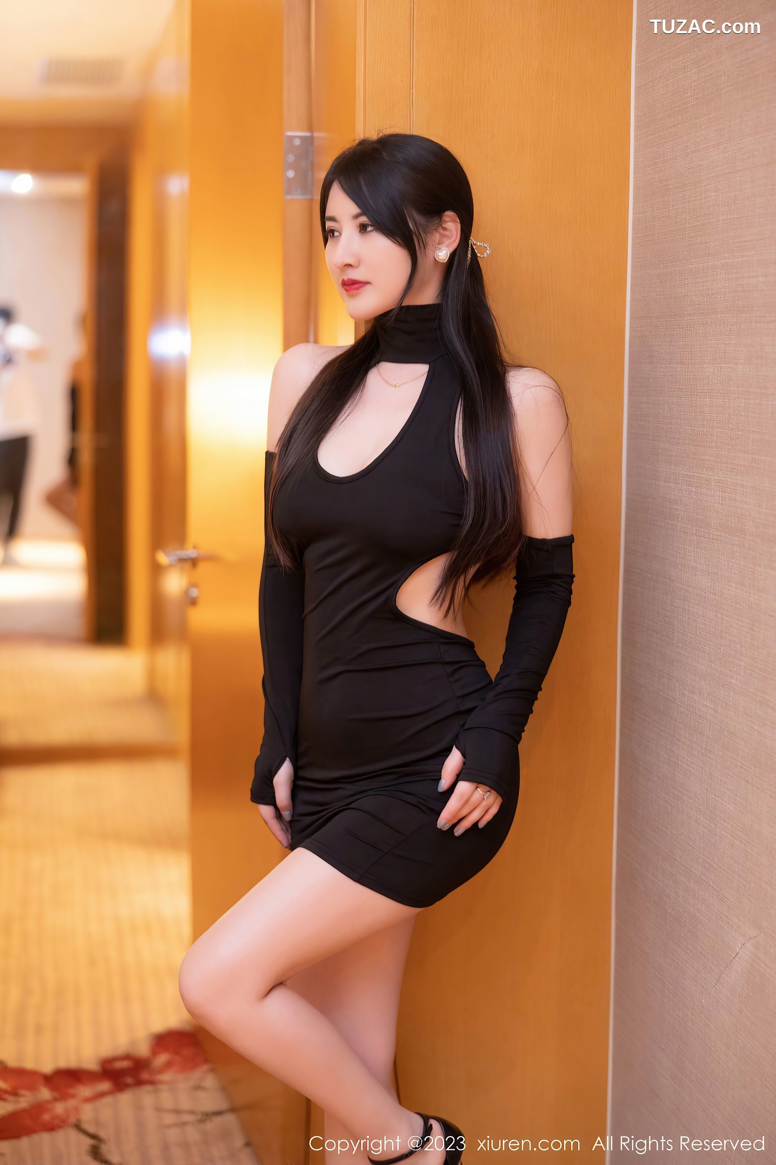 XiuRen秀人网-6736-诗诗kiki-黑色连衣短裙黑高跟-2023.05.15
