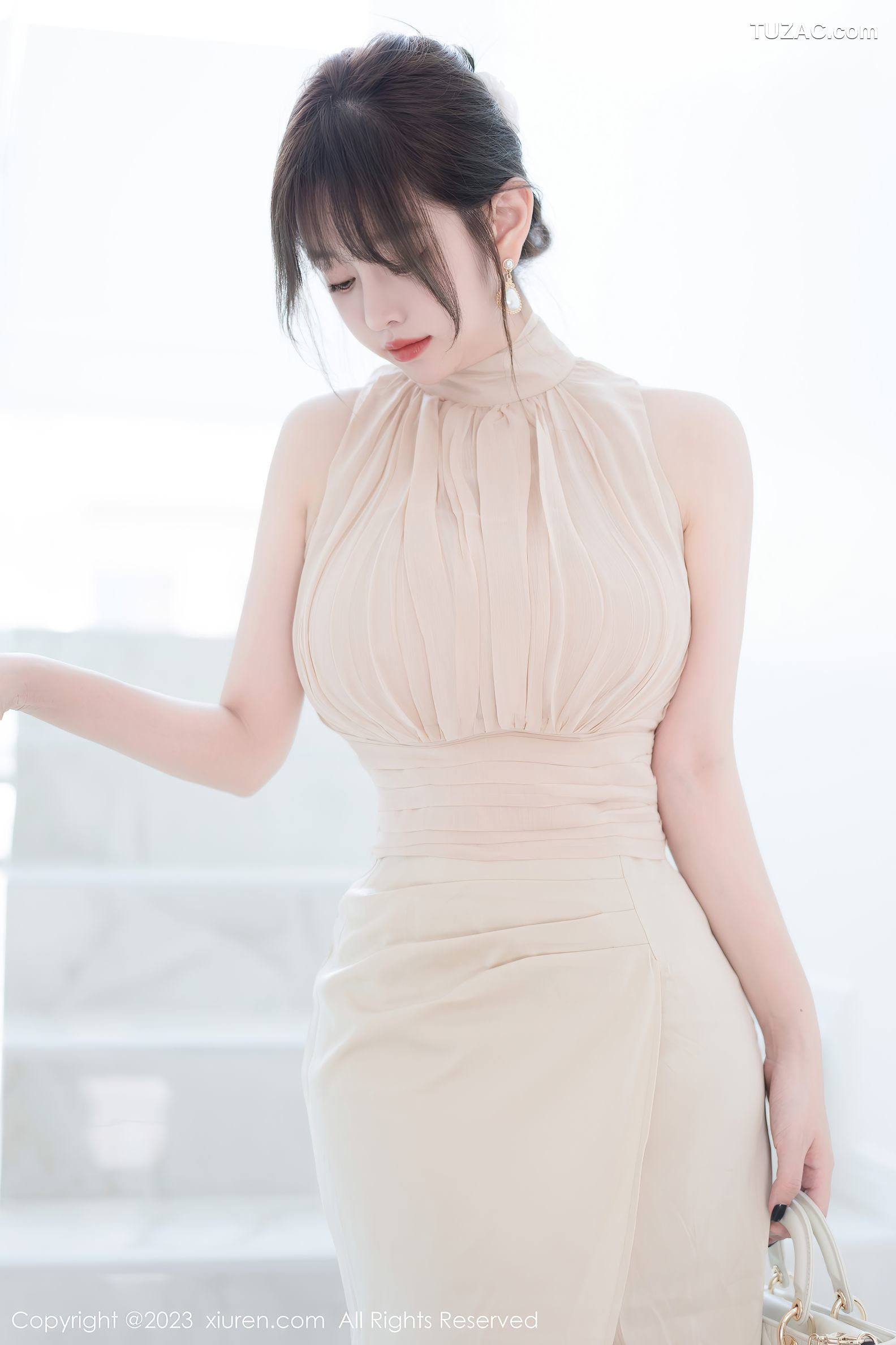 XiuRen秀人网-6768-王雨纯-浅色连衣长裙浅色内衣肉丝-2023.05.19