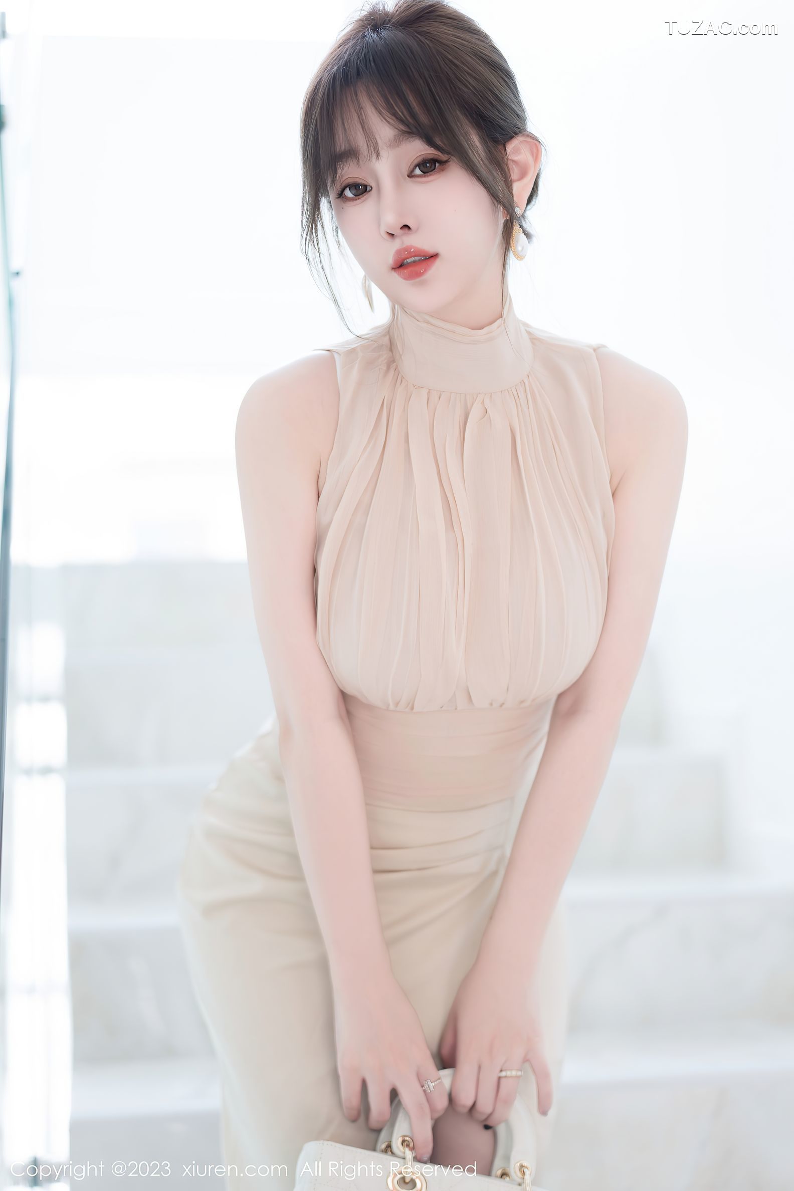 XiuRen秀人网-6768-王雨纯-浅色连衣长裙浅色内衣肉丝-2023.05.19