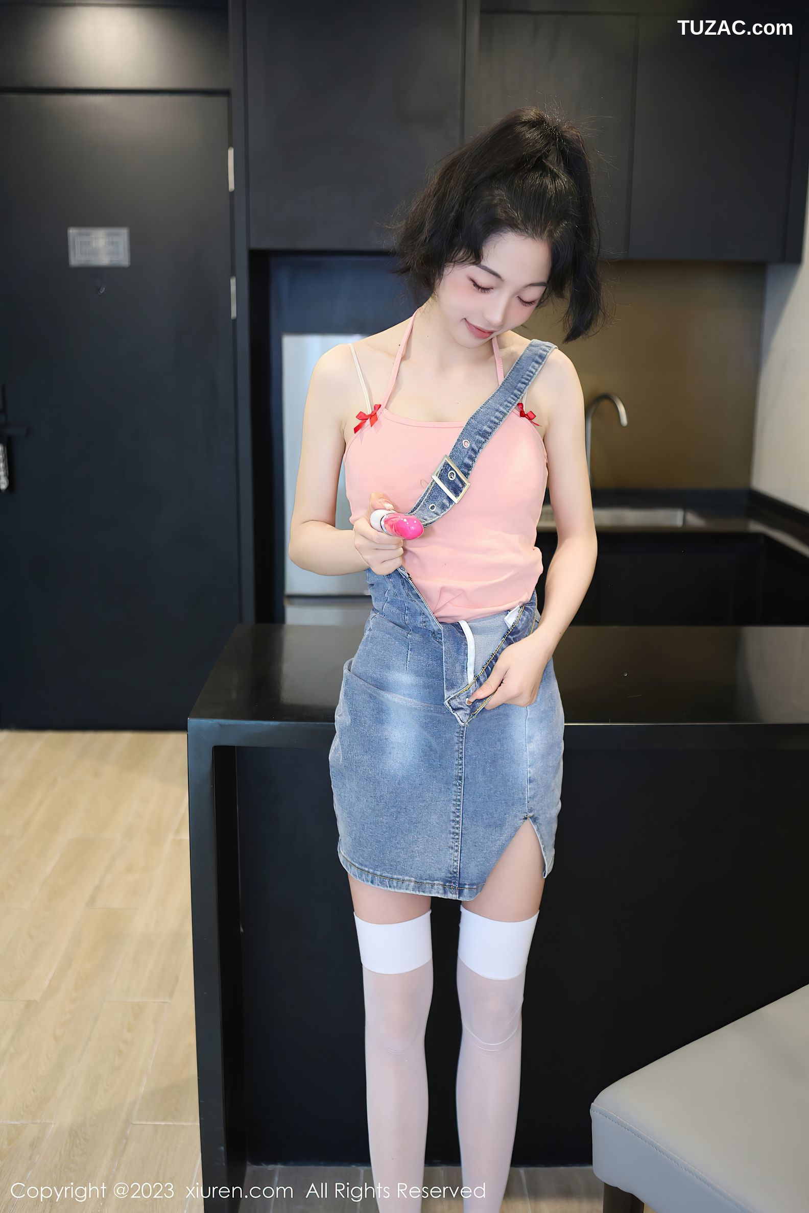 XiuRen秀人网-6816-茜茜Kimi-牛仔背带裙浅色蕾丝内衣-2023.05.29