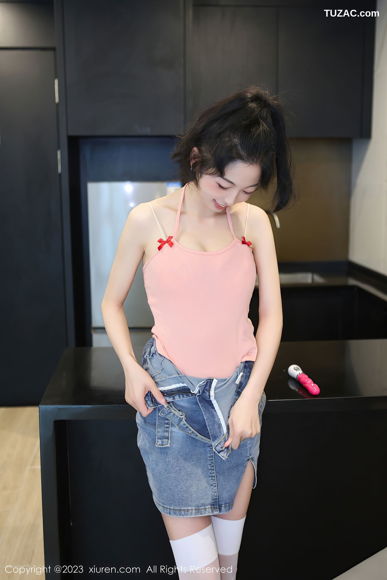 XiuRen秀人网-6816-茜茜Kimi-牛仔背带裙浅色蕾丝内衣-2023.05.29