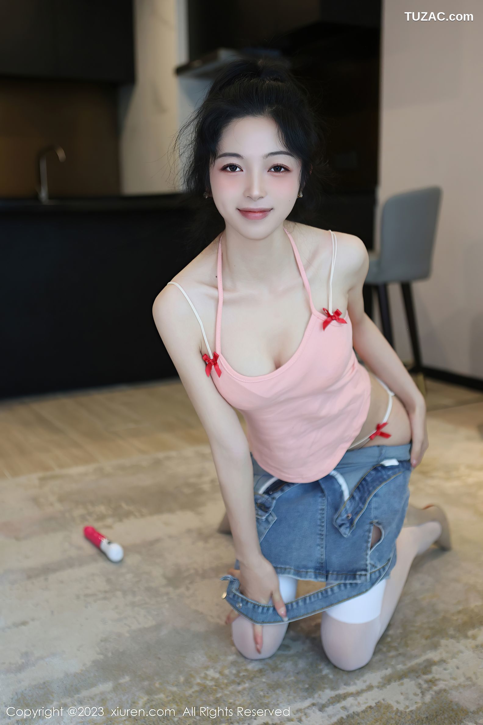 XiuRen秀人网-6816-茜茜Kimi-牛仔背带裙浅色蕾丝内衣-2023.05.29