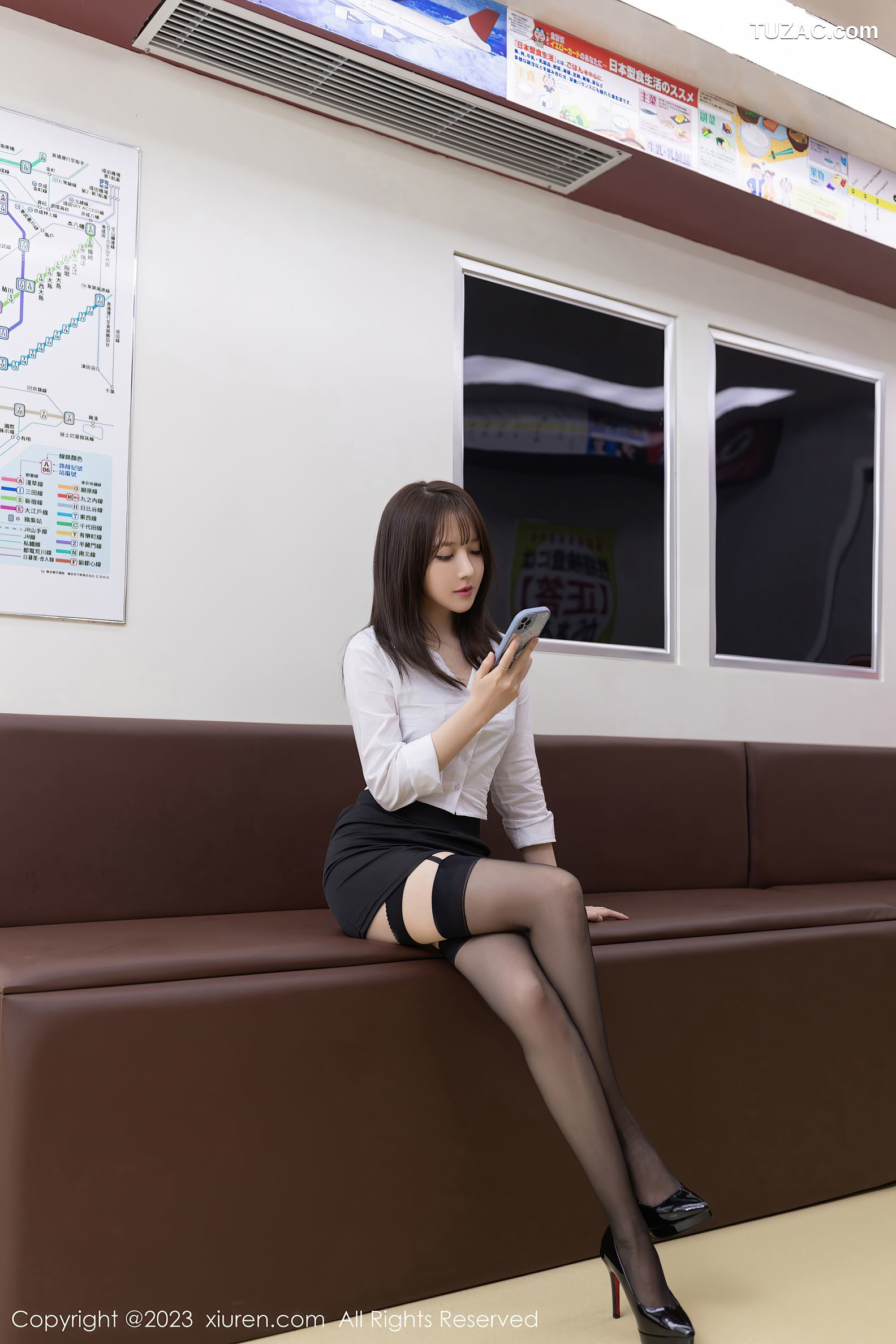 XiuRen秀人网-6875-杏子Yada-地铁场景粉色上衣牛仔短裙-2023.06.07