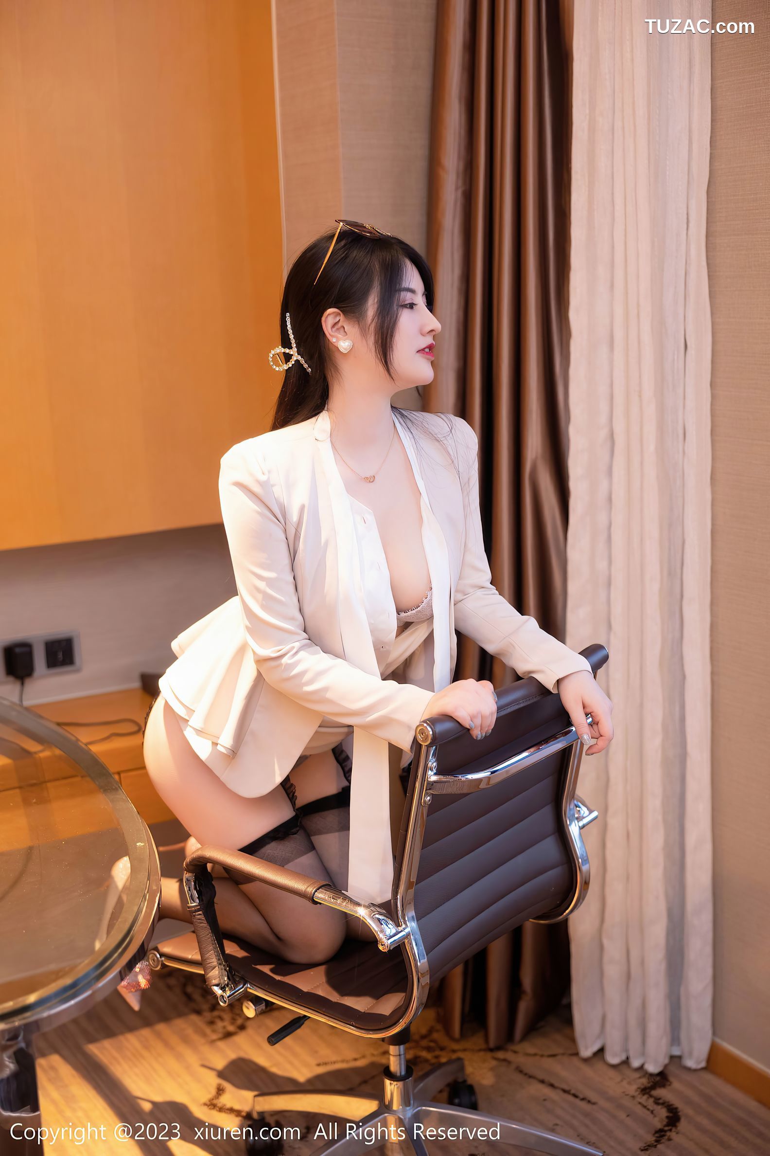 XiuRen秀人网-6879-诗诗kiki-浅色OL服饰性感浅灰内衣-2023.06.08