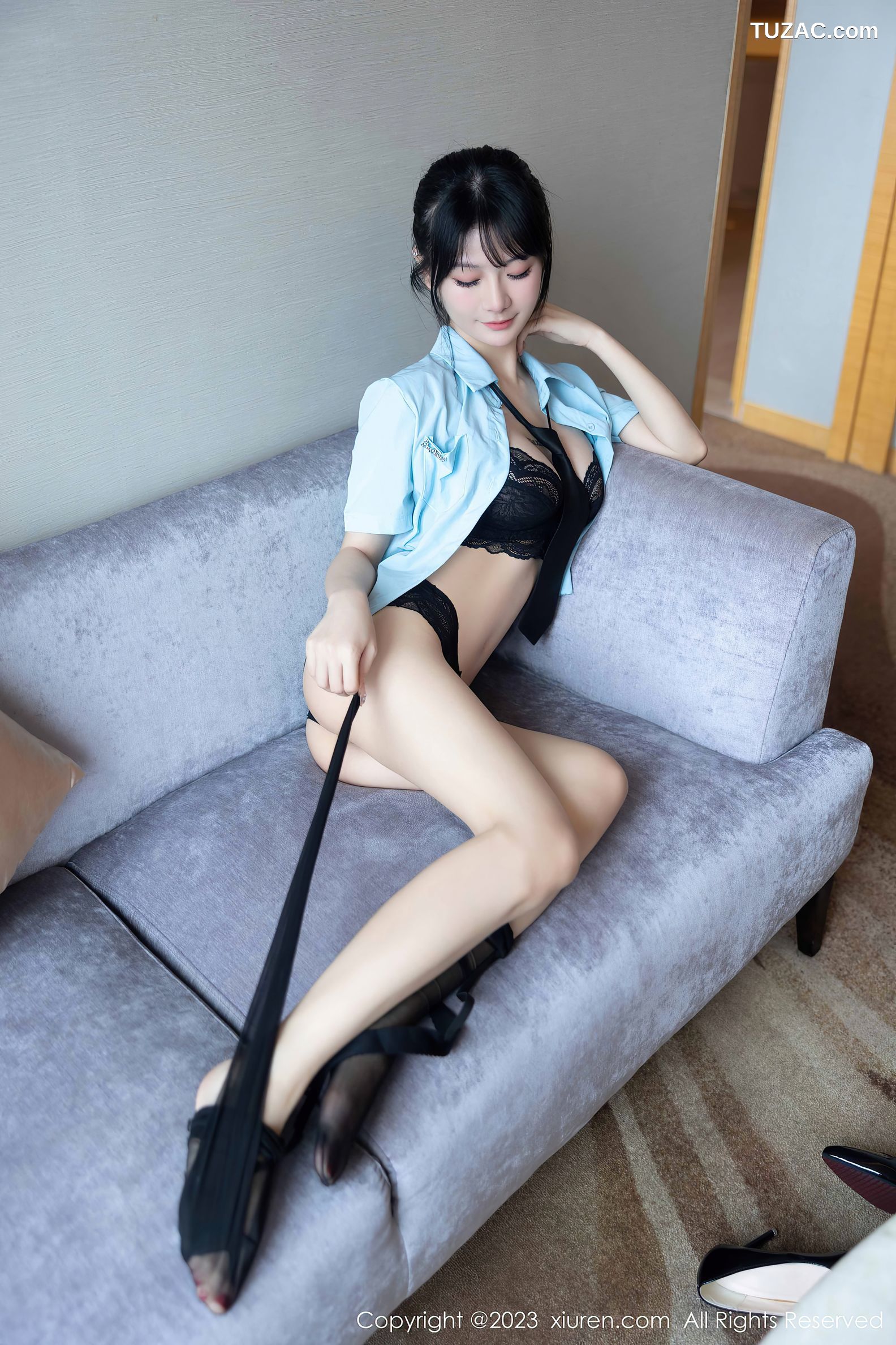 XiuRen秀人网-6892-幼幼-淡蓝色上衣黑色蕾丝内衣黑丝吊带袜-2023.06.09