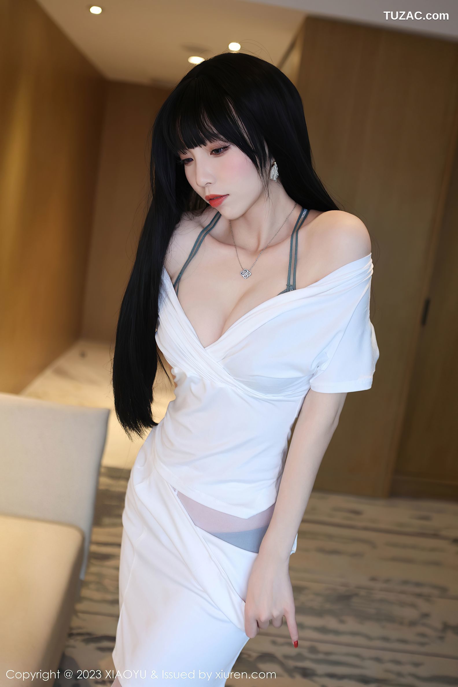 XiuRen秀人网-6897-江七七-白上衣墨绿蕾丝内衣白丝裤袜-2023.06.12