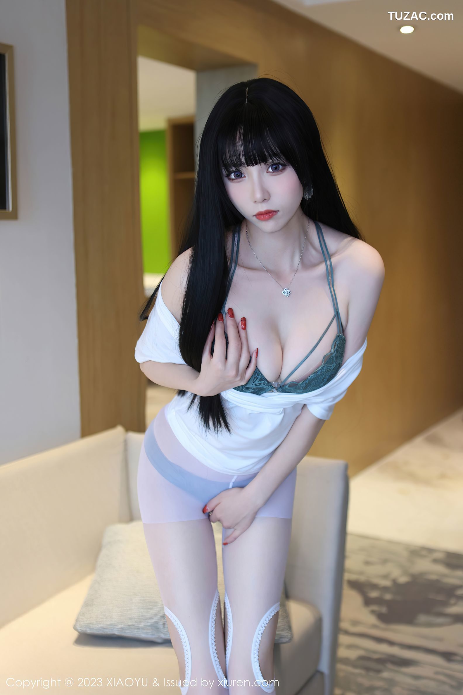 XiuRen秀人网-6897-江七七-白上衣墨绿蕾丝内衣白丝裤袜-2023.06.12