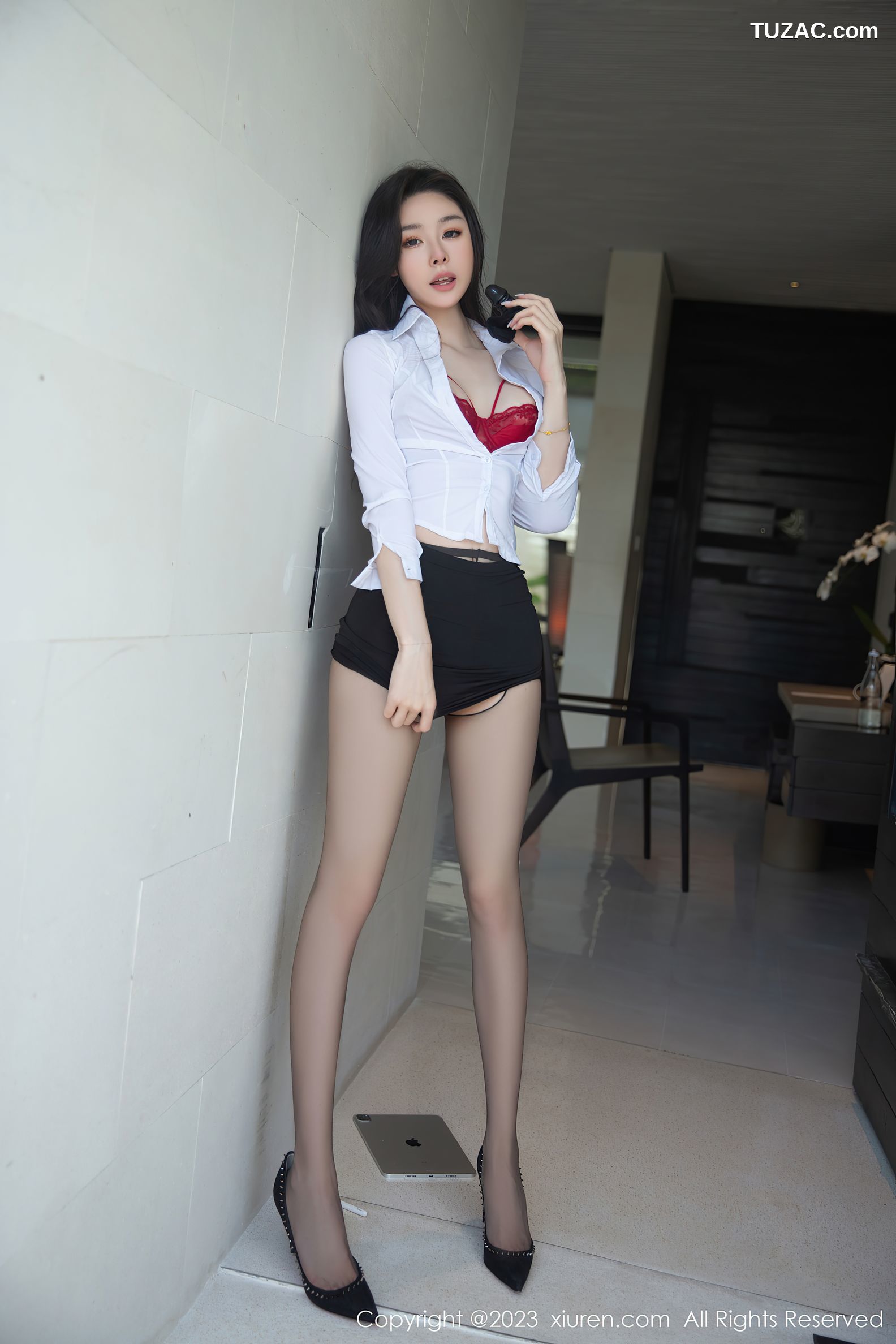 XiuRen秀人网-6960-是小逗逗-白衬衫黑色短裙红色蕾丝内衣-2023.06.21