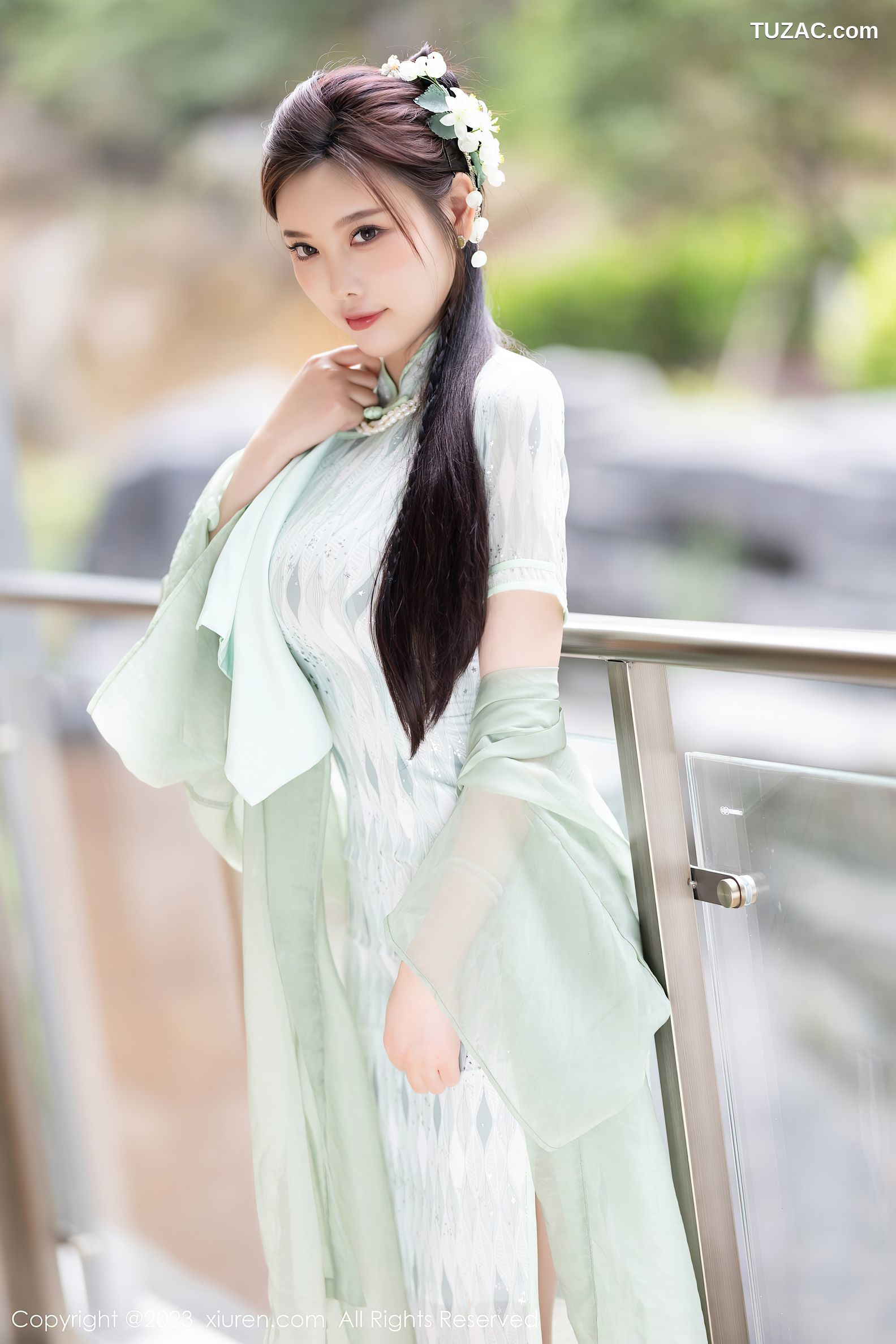 XiuRen秀人网-6983-杨晨晨Yome-淡绿旗袍服原色丝袜-2023.06.27