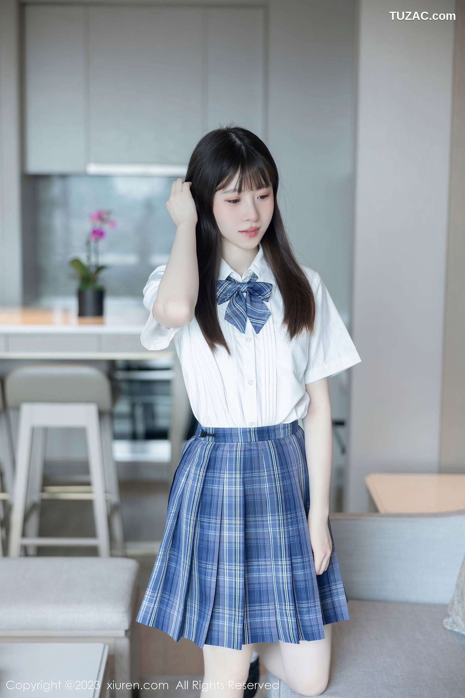 XiuRen秀人网-6993-林悠悠-白色上衣格子短裙浅色内衣-2023.06.29
