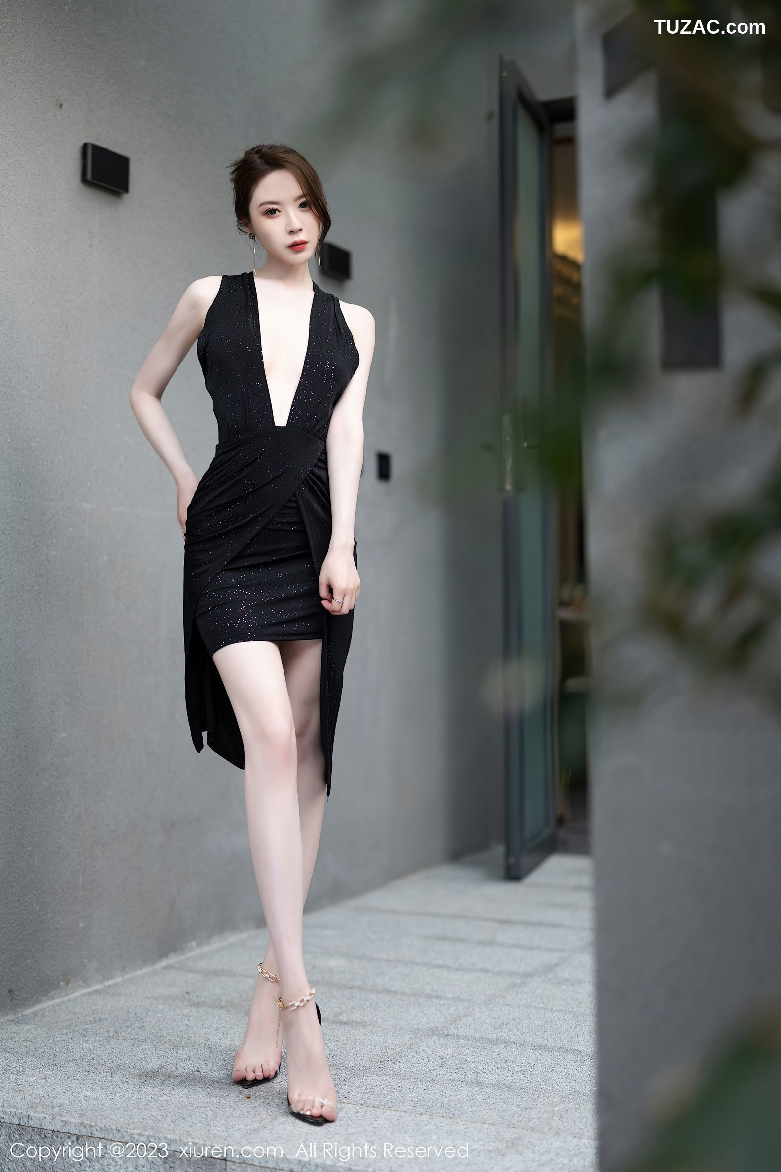 XiuRen秀人网-7031-梦心玥-黑色连衣长裙白色比基尼-2023.07.05