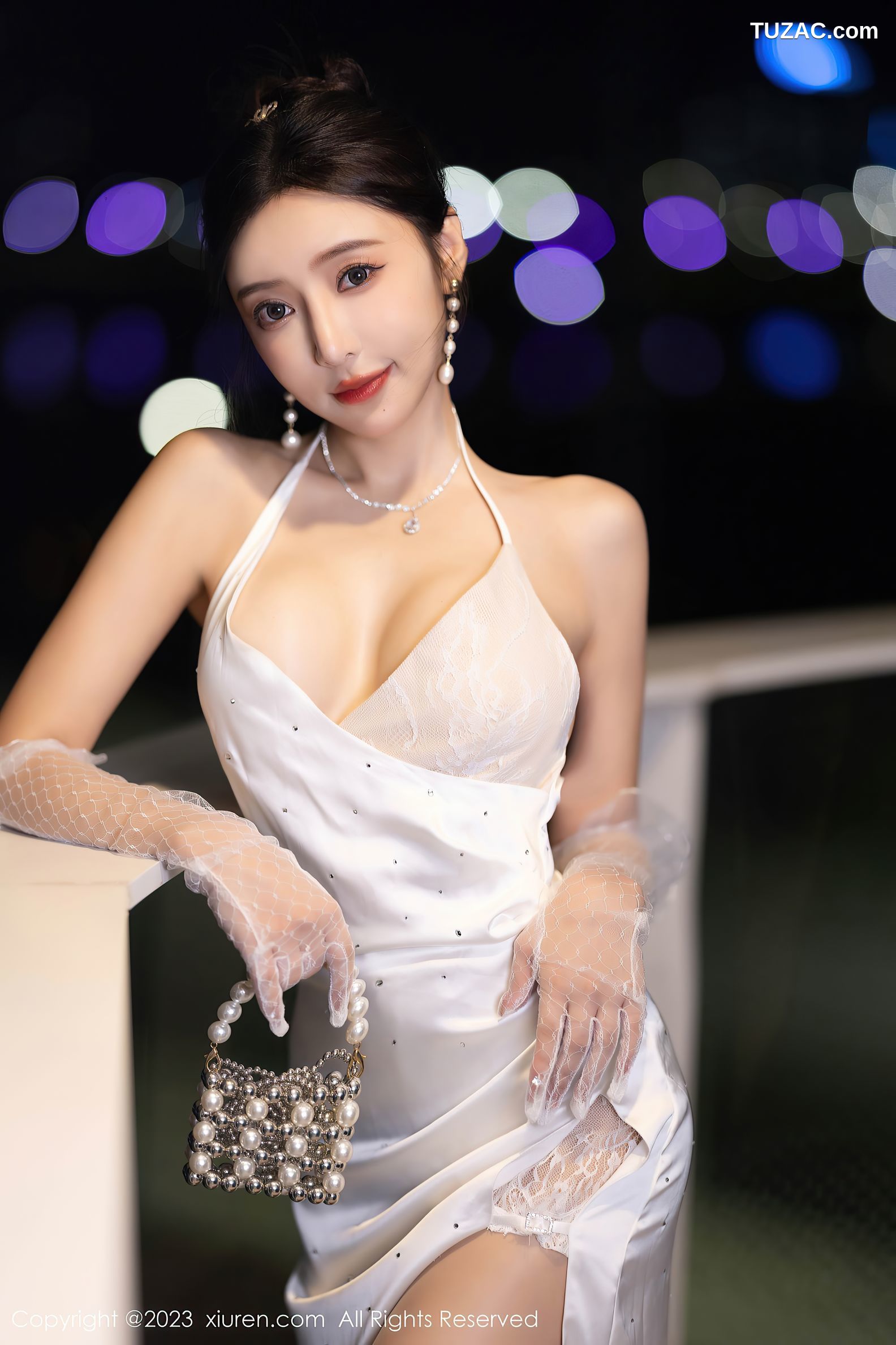 XiuRen秀人网-7256-王馨瑶yanni-安吉旅拍-白纱长裙黑色蕾丝情趣内衣黑丝-2023.08.18