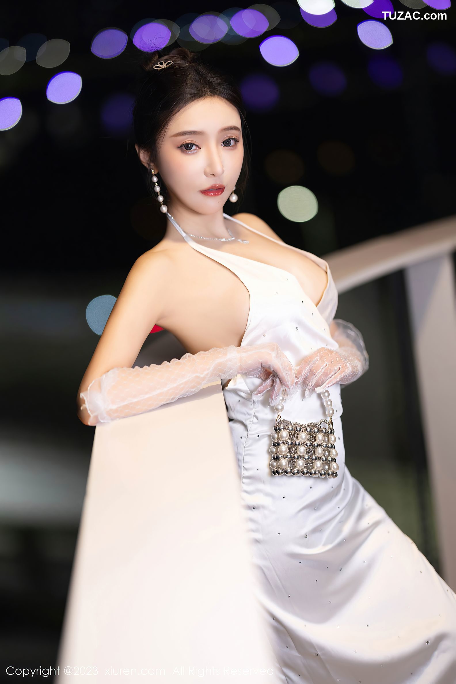XiuRen秀人网-7256-王馨瑶yanni-安吉旅拍-白纱长裙黑色蕾丝情趣内衣黑丝-2023.08.18