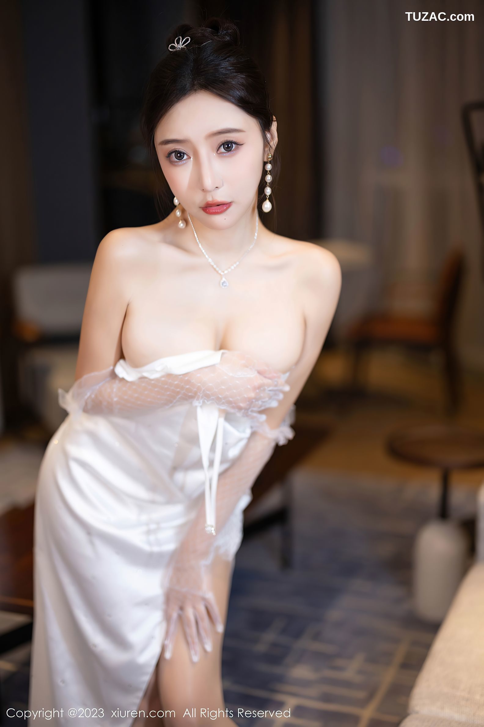 XiuRen秀人网-7256-王馨瑶yanni-安吉旅拍-白纱长裙黑色蕾丝情趣内衣黑丝-2023.08.18
