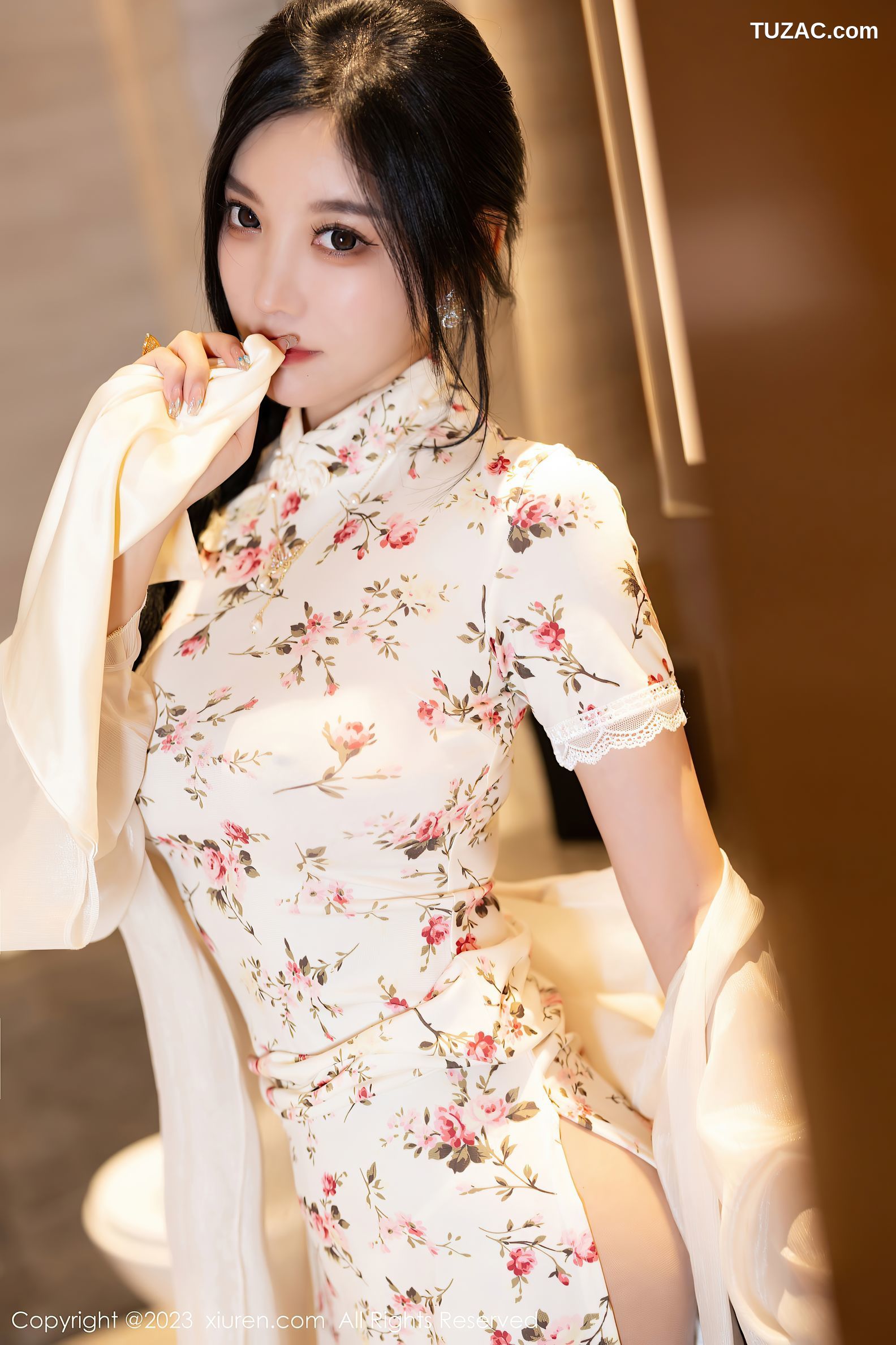 XiuRen秀人网-7363-杨晨晨Yome-白色红碎花旗袍浴室湿身-2023.09.08