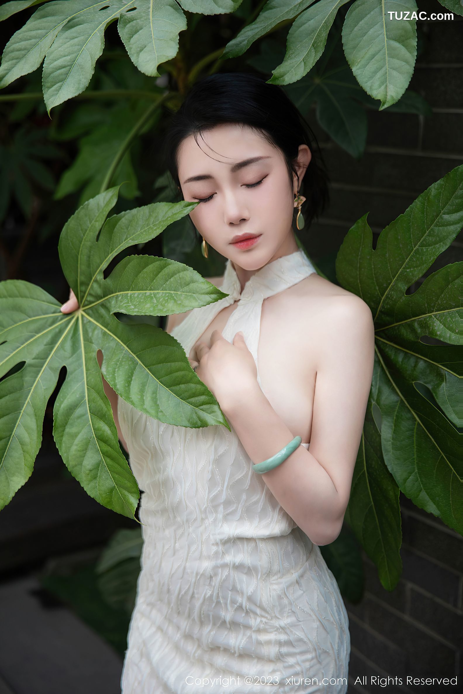XiuRen秀人网-7435-严利娅Yuliya-白色旗袍爆乳-2023.09.25