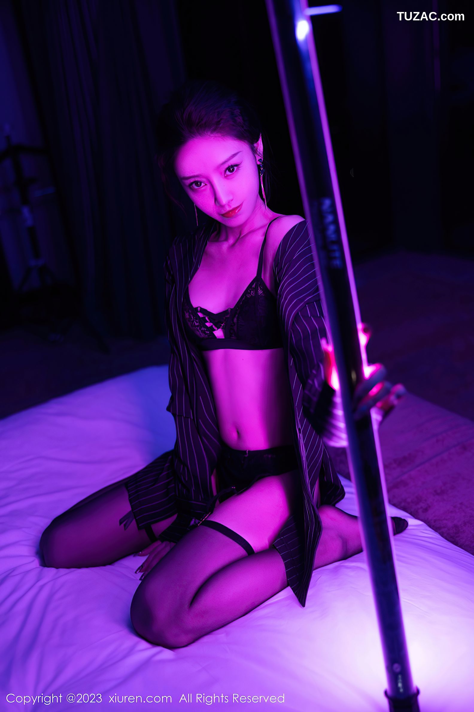 XiuRen秀人网-7611-苏曼兮-黑色条纹职业装黑色情趣内衣黑丝-2023.11.03