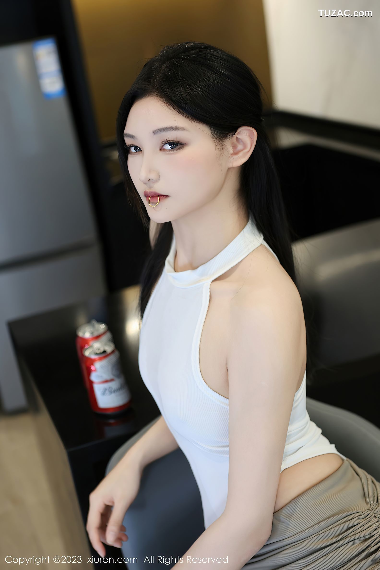 XiuRen秀人网-7663-大橘BBKira-白色死库水浅灰短裙-2023.11.15