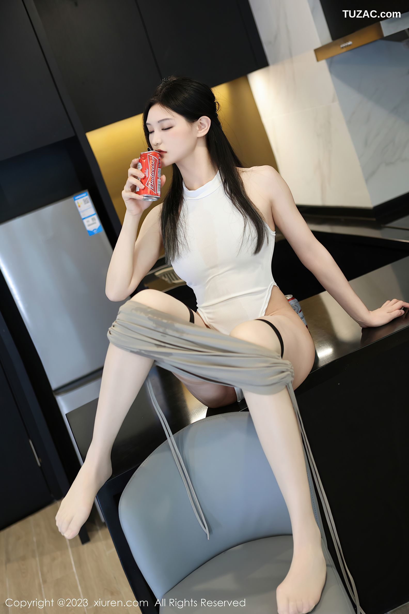 XiuRen秀人网-7663-大橘BBKira-白色死库水浅灰短裙-2023.11.15