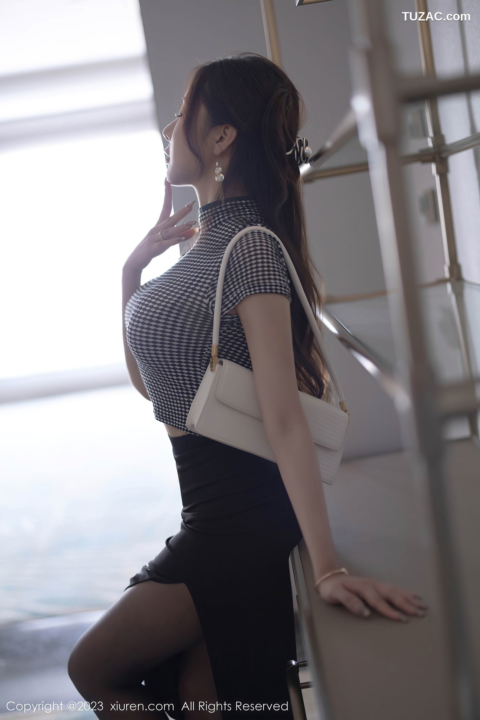 XiuRen秀人网-7703-王馨瑶yanni-玫红色内衣黑丝-2023.11.22