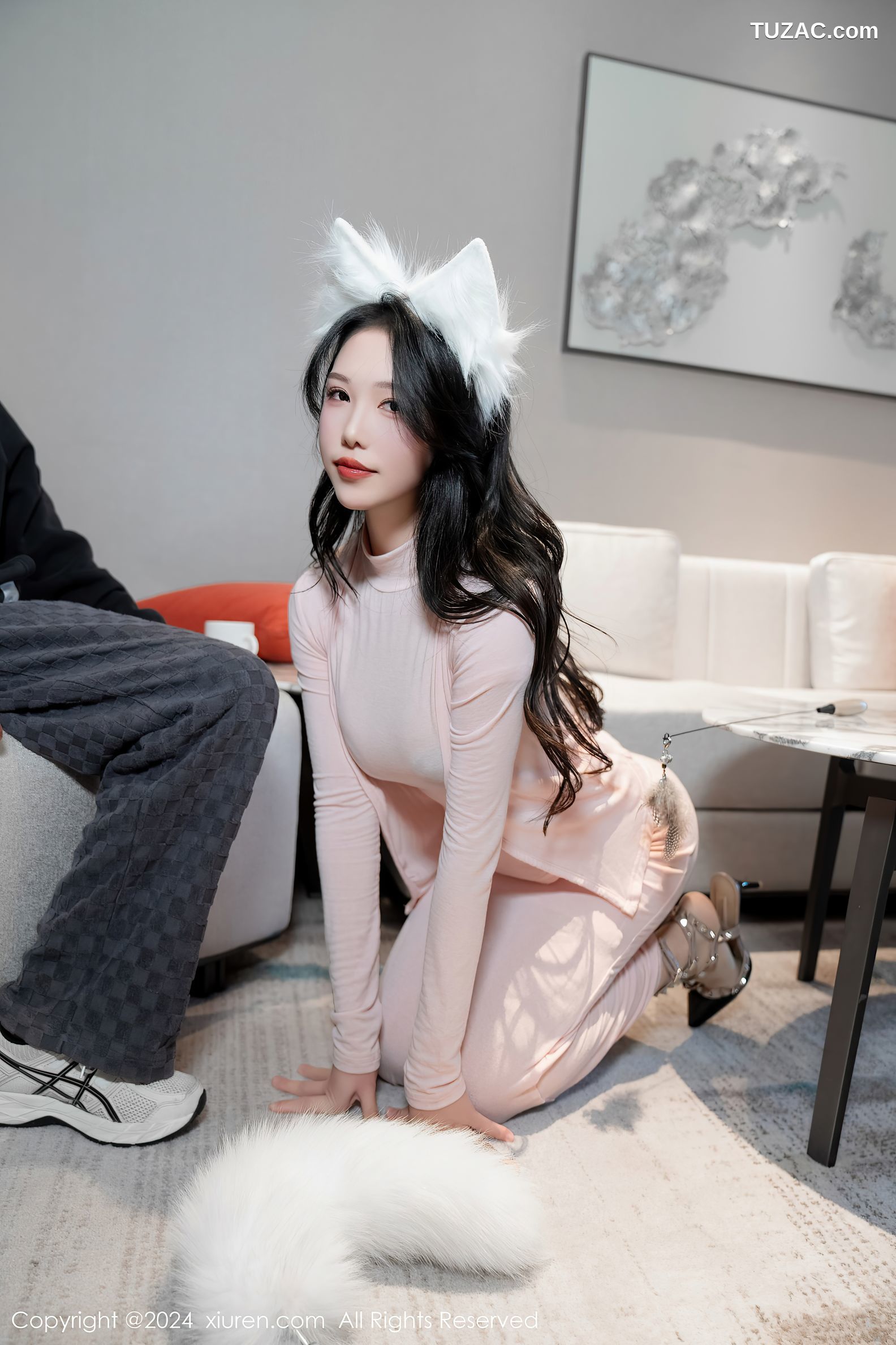 XiuRen秀人网-7945-利世-白狐现身-浅色裙装黑色内衣-2024.01.11