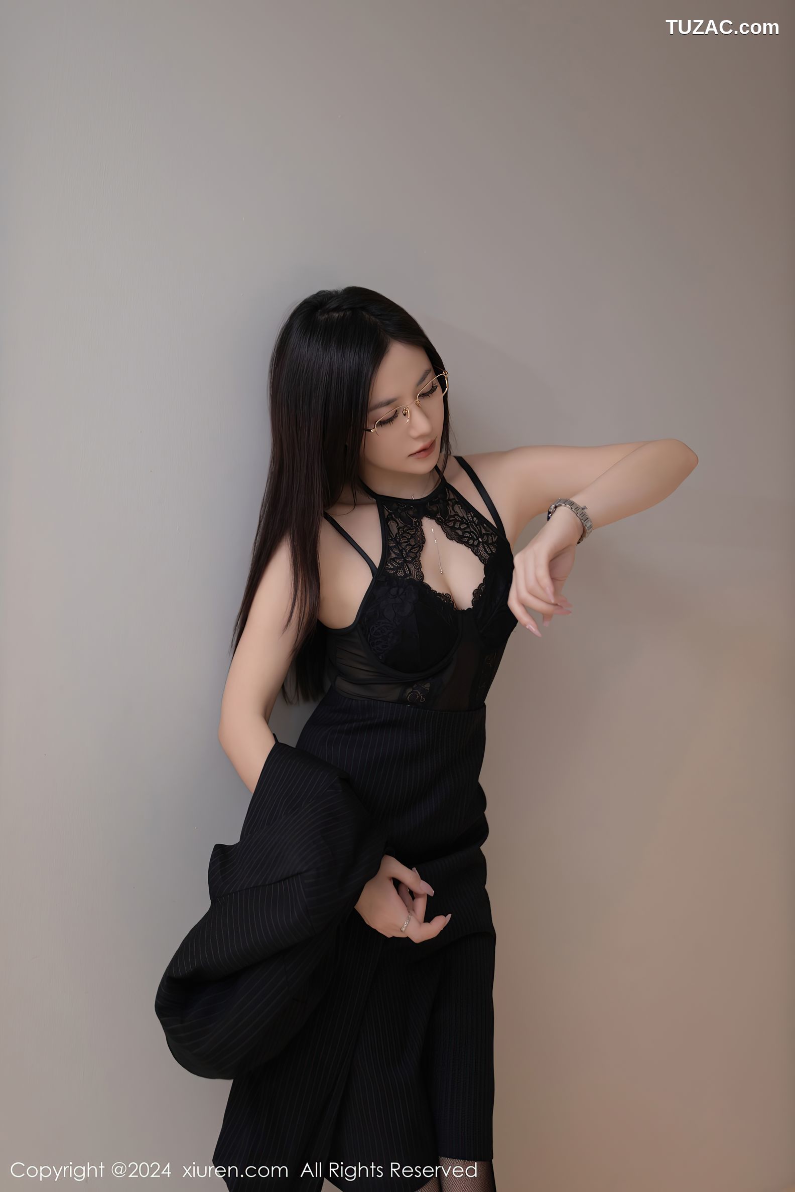 XiuRen秀人网-7992-鱼子酱Fish-OL黑色裙装黑色蕾丝情趣内衣黑丝-2024.01.19