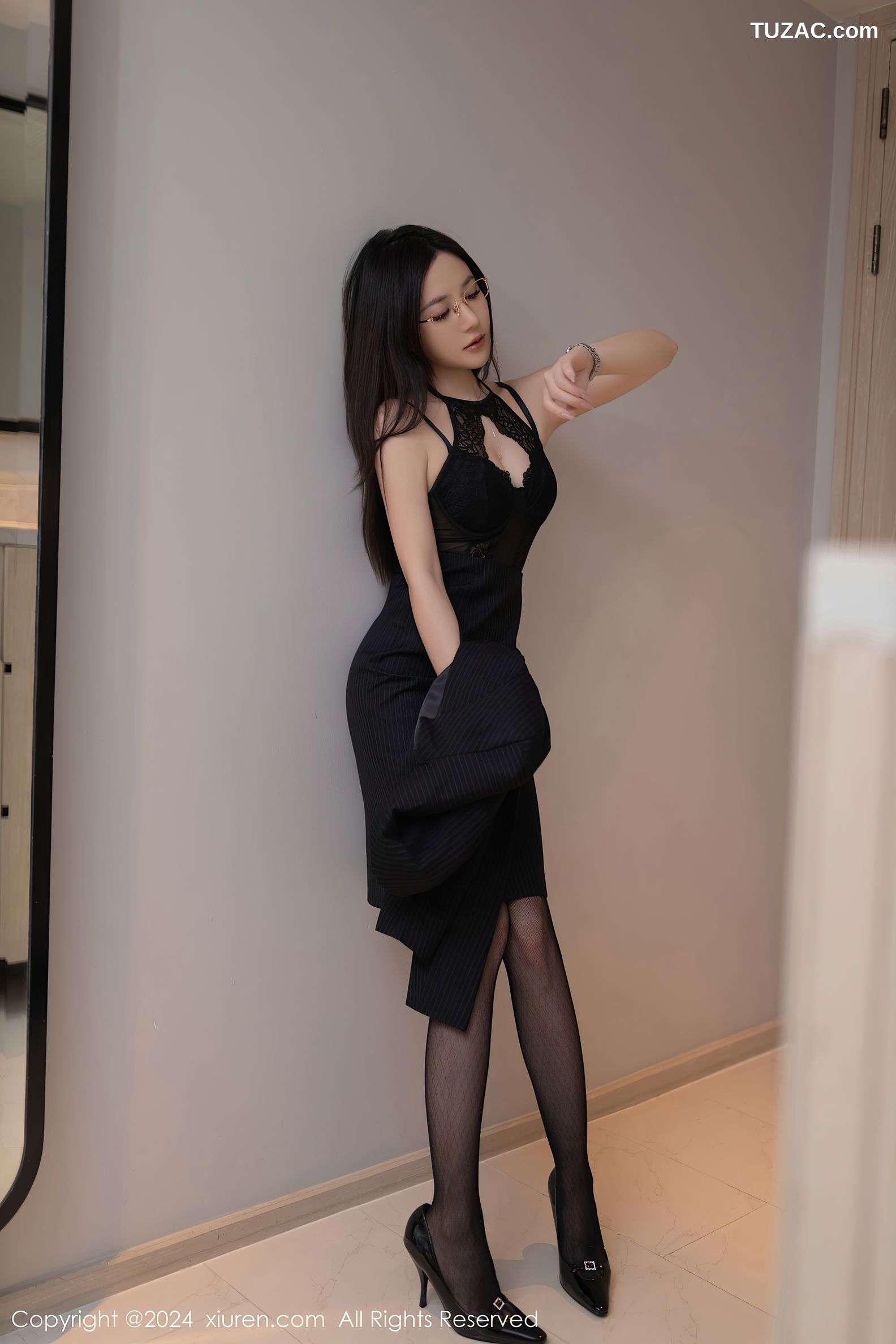 XiuRen秀人网-7992-鱼子酱Fish-OL黑色裙装黑色蕾丝情趣内衣黑丝-2024.01.19