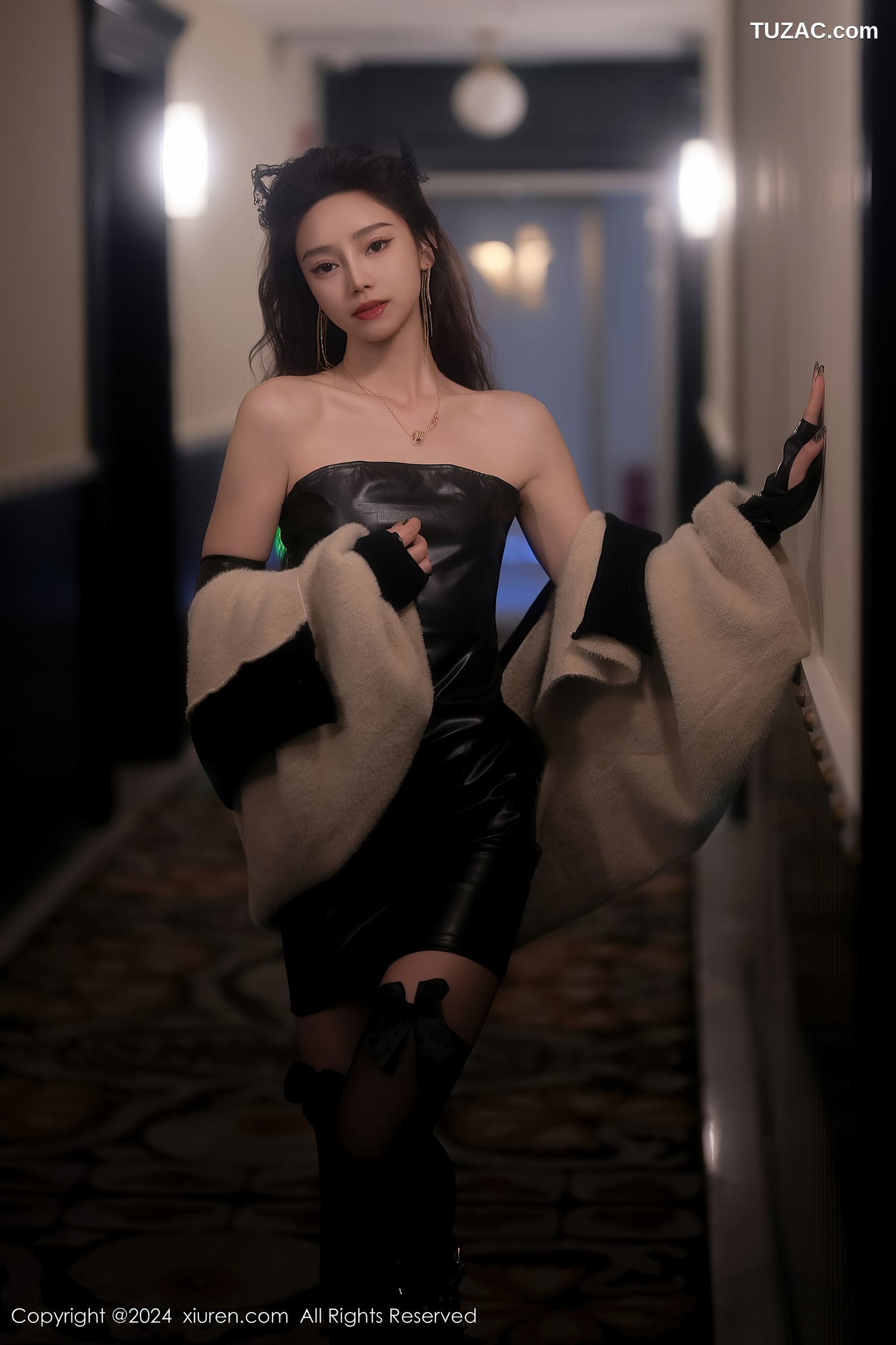 XiuRen秀人网-8049-苏曼兮-黑色露肩连衣短皮裙黑丝-2024.02.01