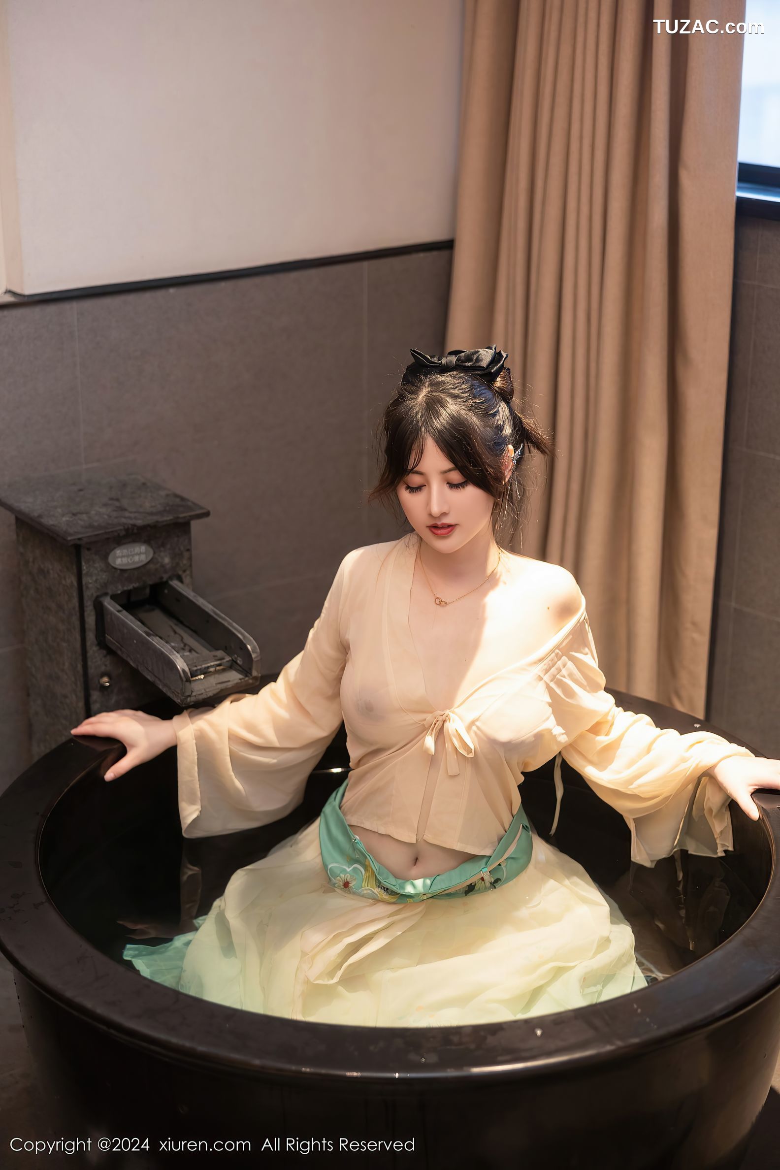 XiuRen秀人网-8128-诗诗kiki-淡绿古风裙装戏水滴蜡-2024.02.22