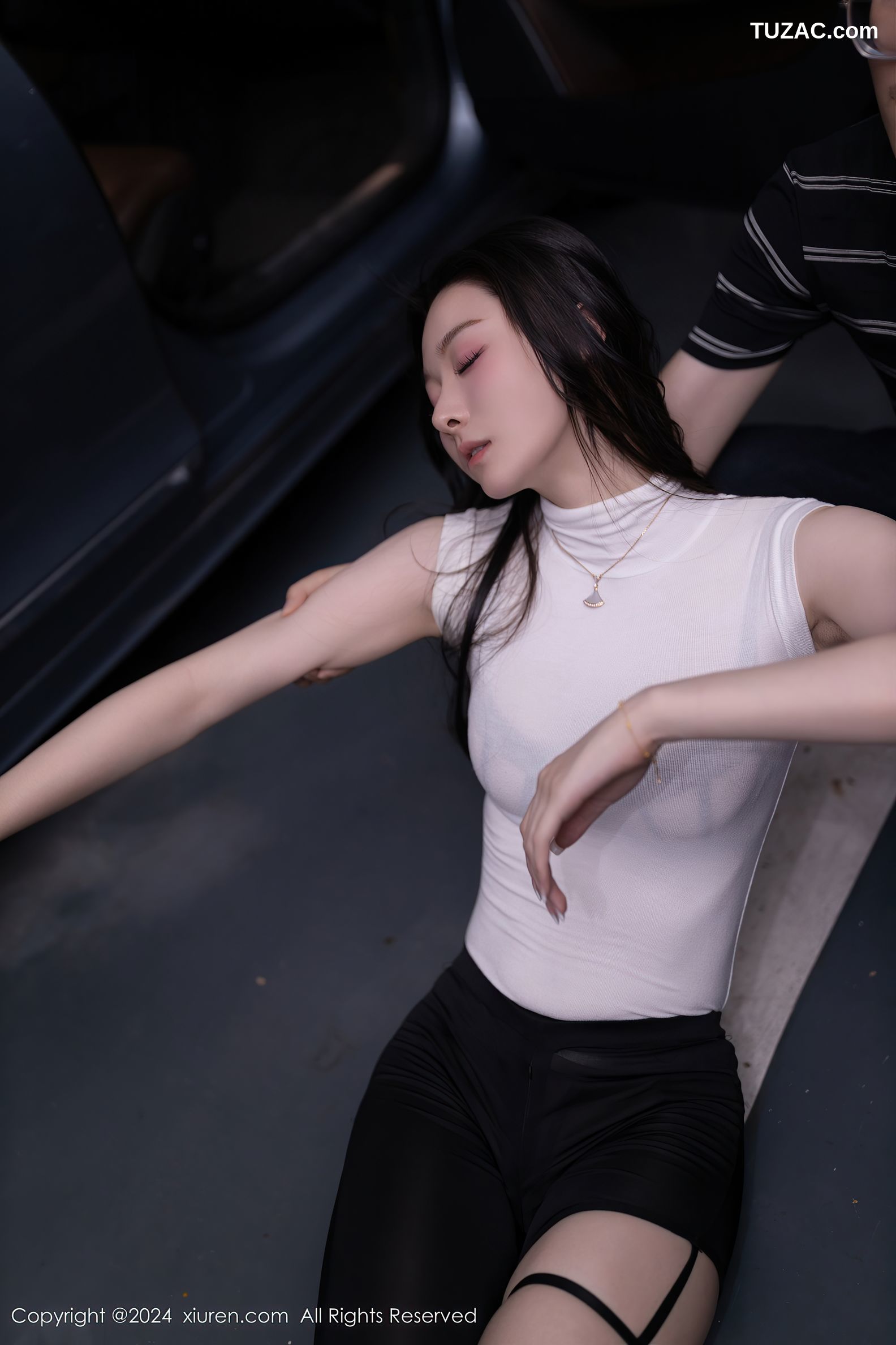 XiuRen秀人网-8270-小逗逗-白T黑色情趣服迷奸剧情-2024.03.21