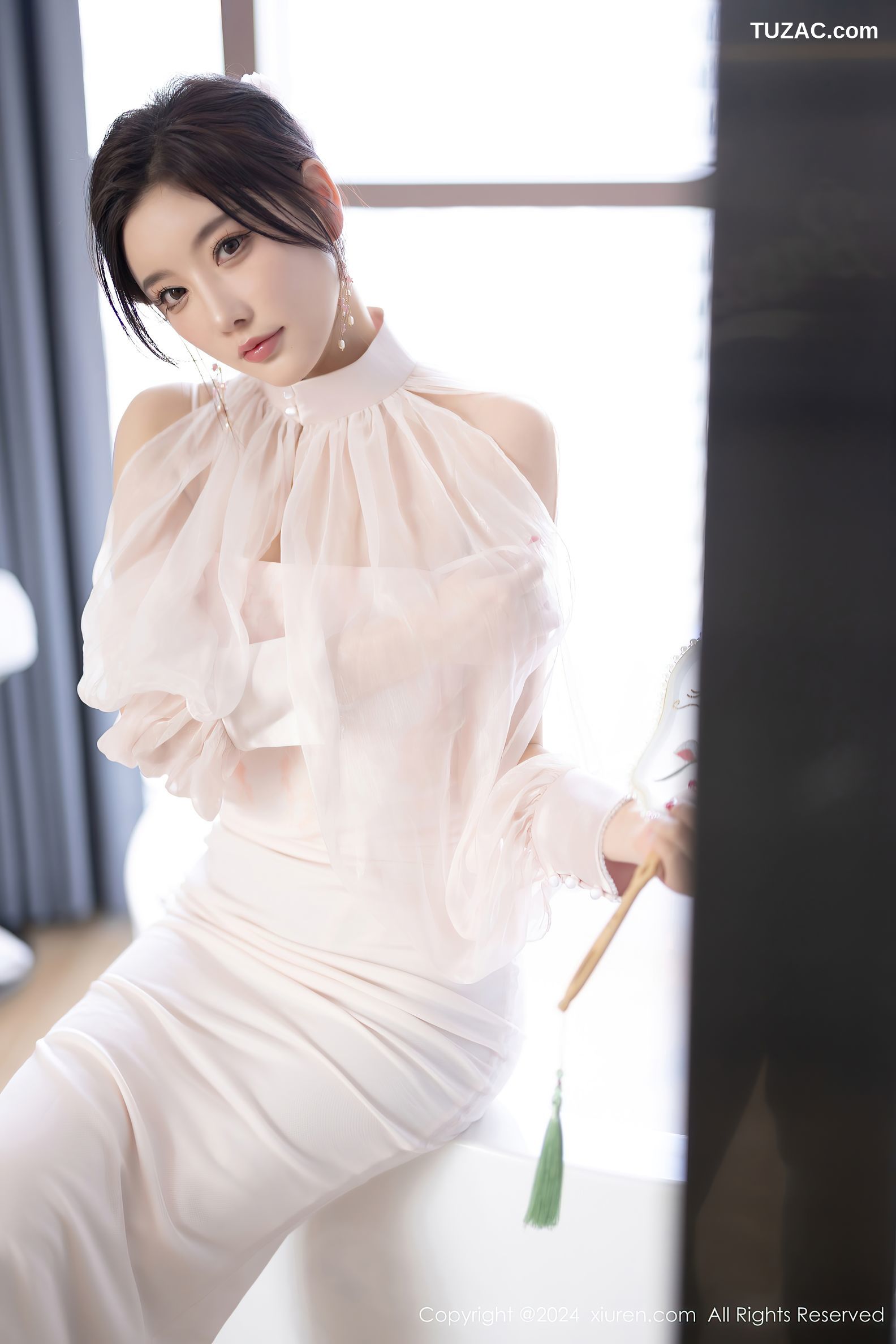 XiuRen秀人网-8294-杨晨晨Yome-白色裙装浅粉色情趣内衣-2024.03.26