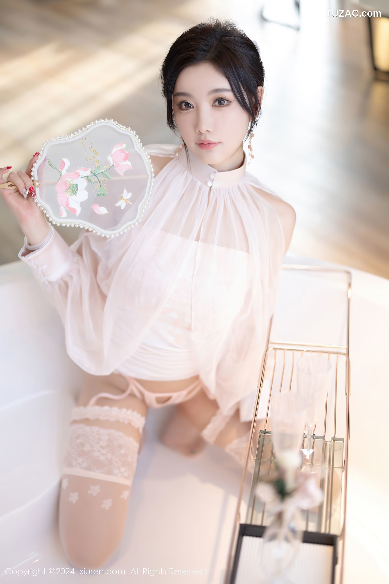 XiuRen秀人网-8294-杨晨晨Yome-白色裙装浅粉色情趣内衣-2024.03.26