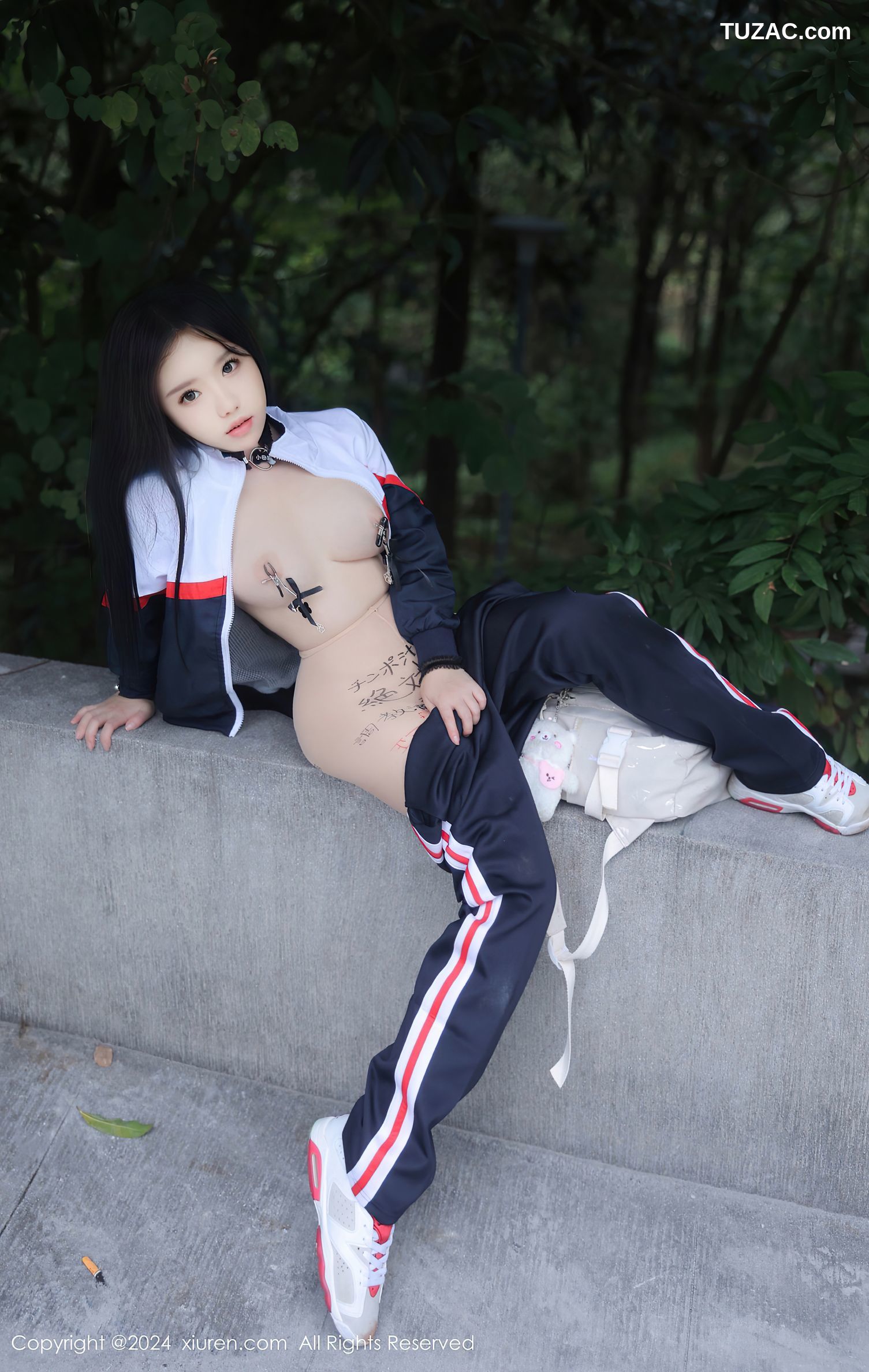 XiuRen秀人网-8335-小薯条nienie-澳门旅拍-灰白学生运动装爆乳调教-2024.04.02