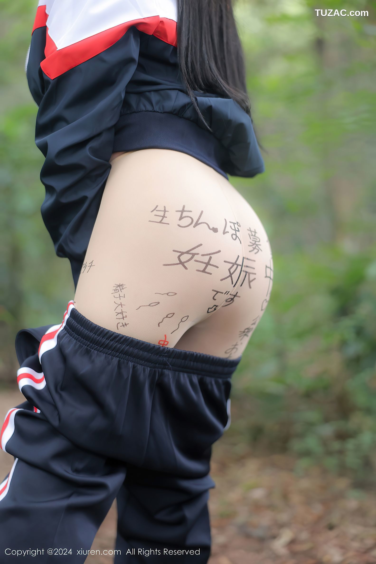 XiuRen秀人网-8335-小薯条nienie-澳门旅拍-灰白学生运动装爆乳调教-2024.04.02