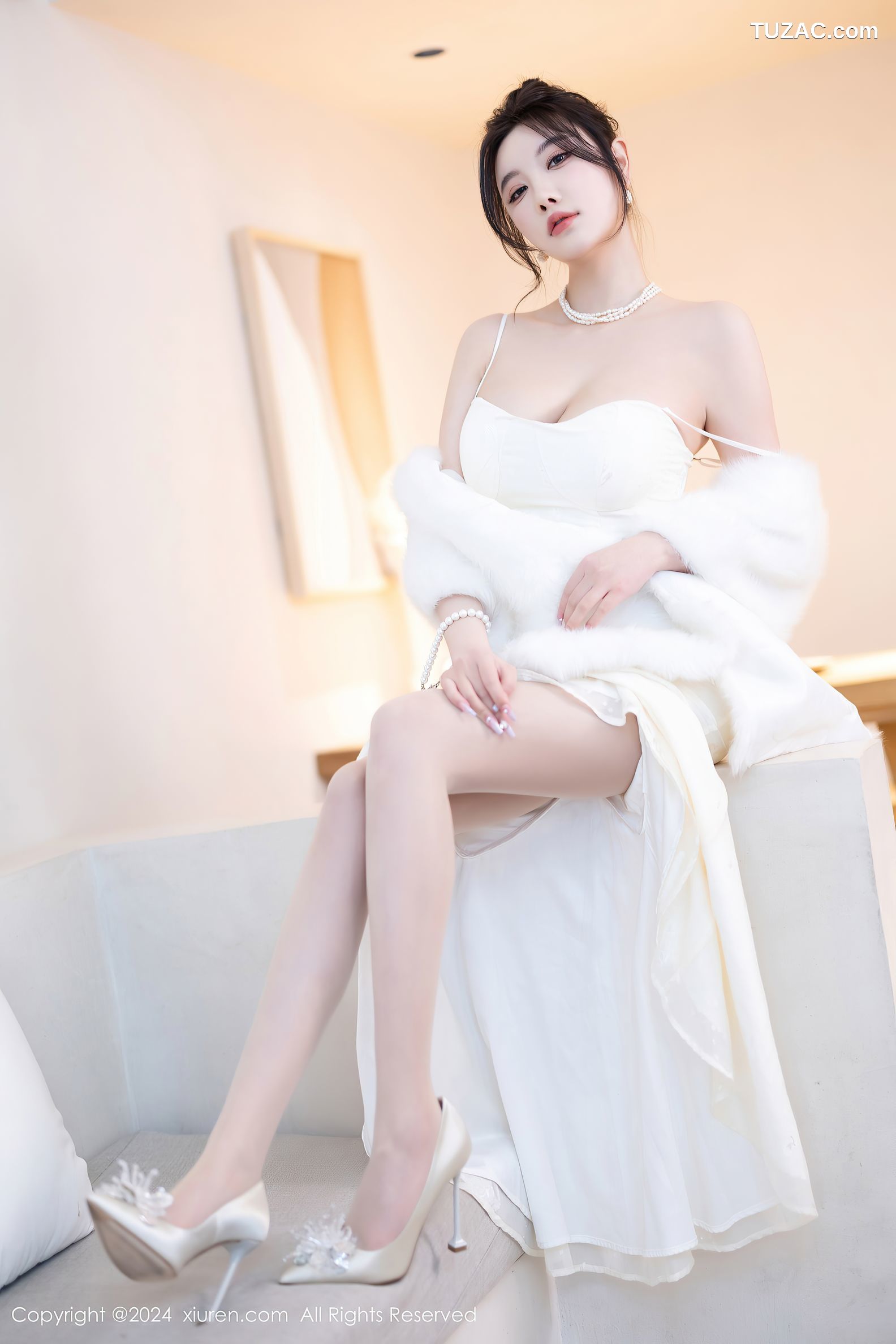 XiuRen秀人网-8538-杨晨晨Yome-白色吊带长裙白色丝袜-2024.05.14