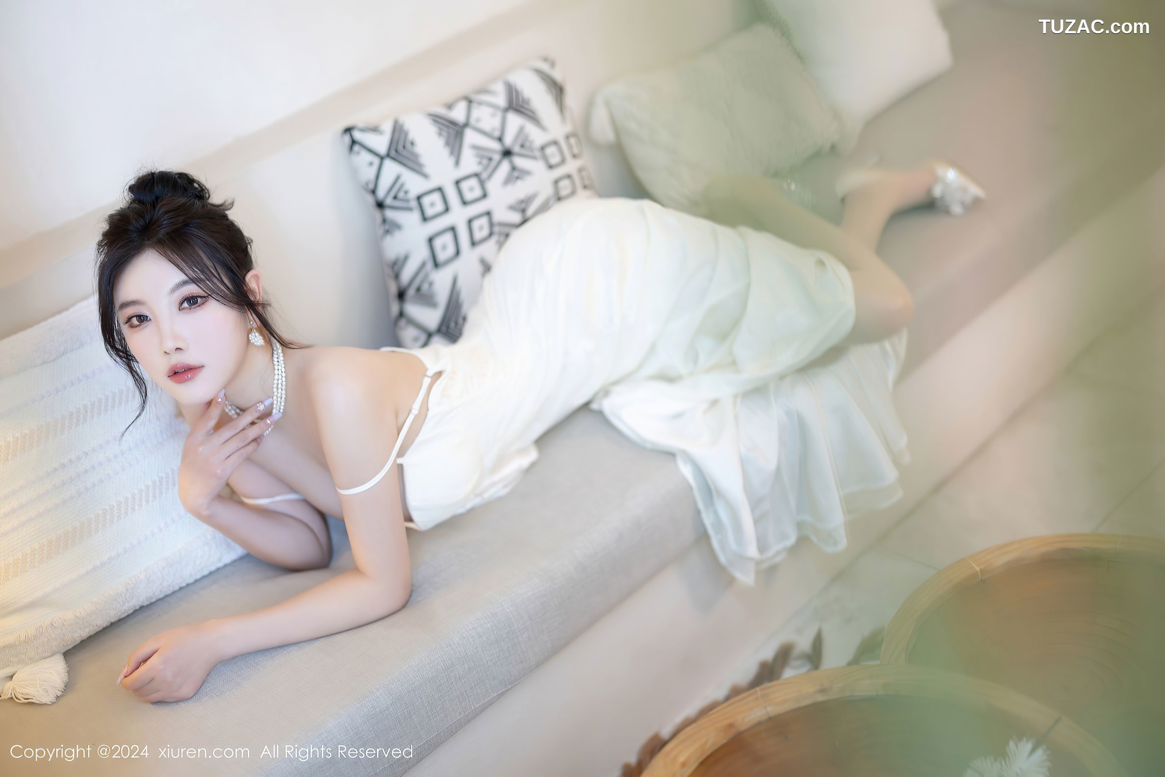 XiuRen秀人网-8538-杨晨晨Yome-白色吊带长裙白色丝袜-2024.05.14