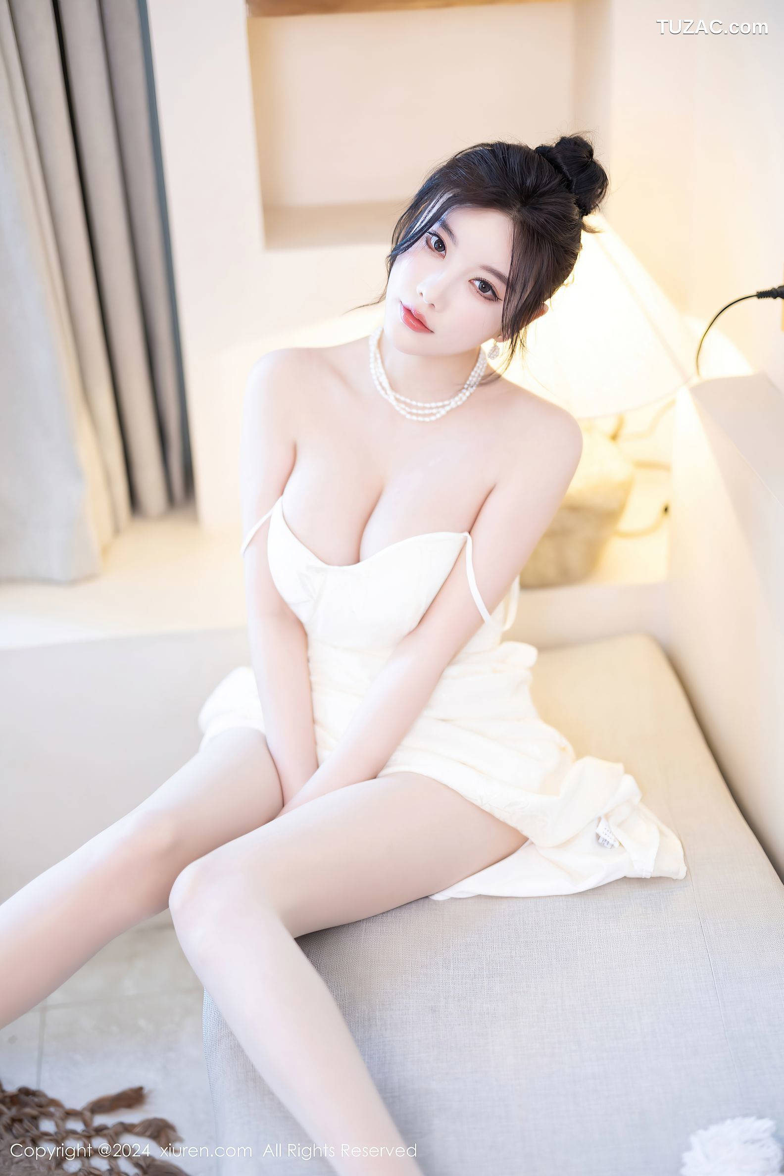 XiuRen秀人网-8538-杨晨晨Yome-白色吊带长裙白色丝袜-2024.05.14