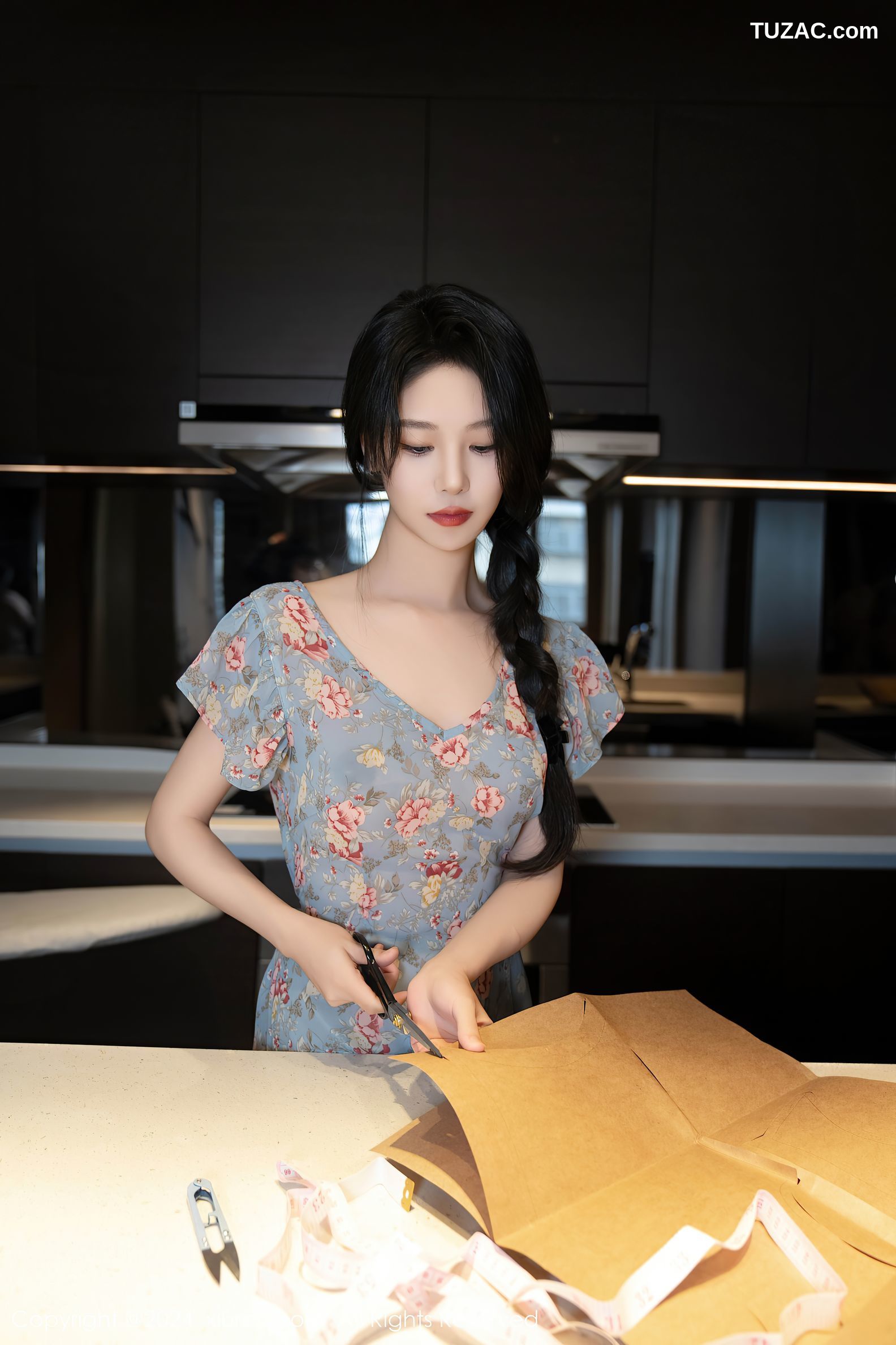 XiuRen秀人网-8704-利世-灰色红花轻薄连衣短裙灰丝-2024.06.14