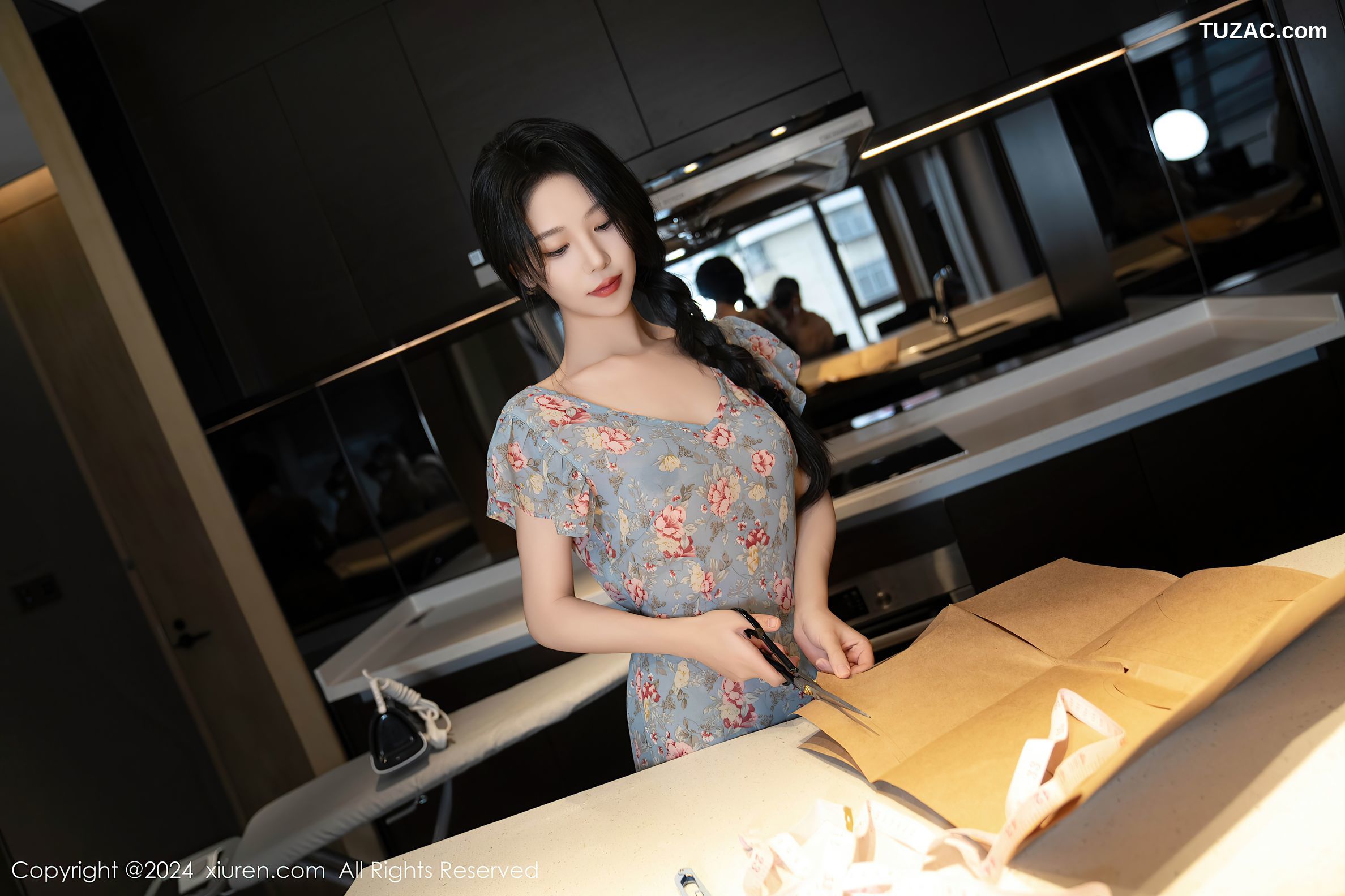 XiuRen秀人网-8704-利世-灰色红花轻薄连衣短裙灰丝-2024.06.14