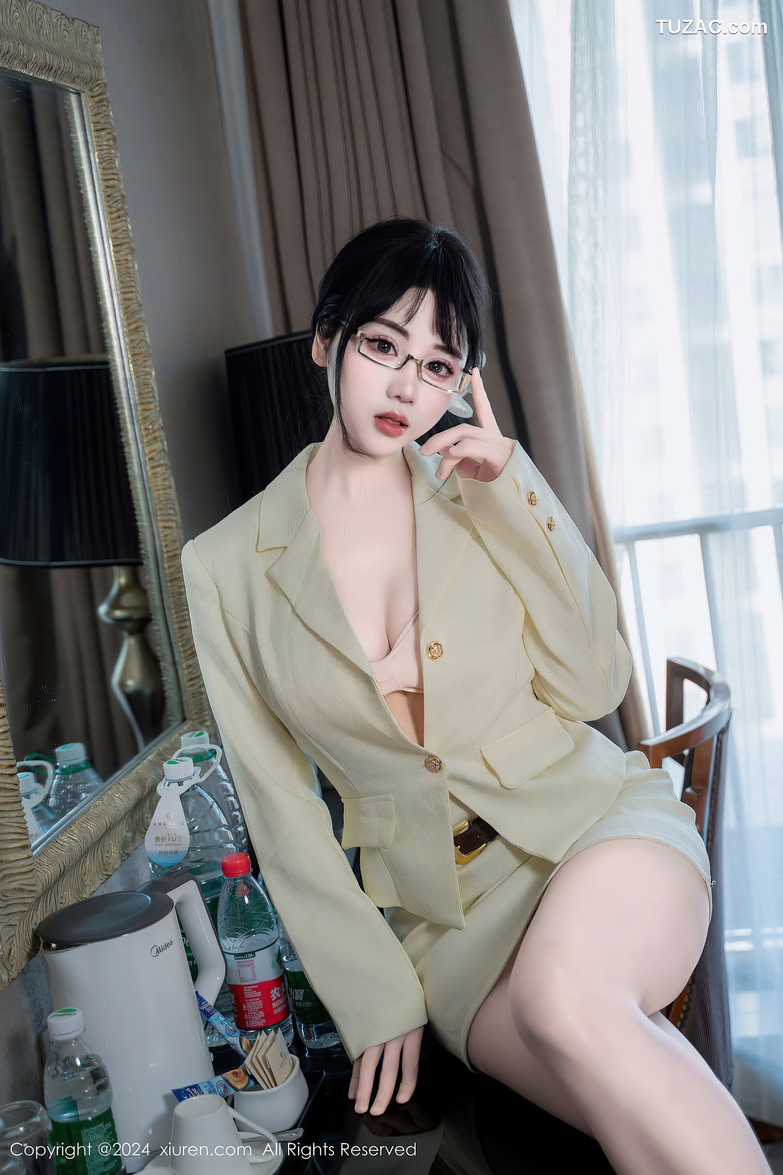 XiuRen秀人网-8717-汐汐爱吃草莓-OL牙青色职业装爆乳绑缚-2024.06.18