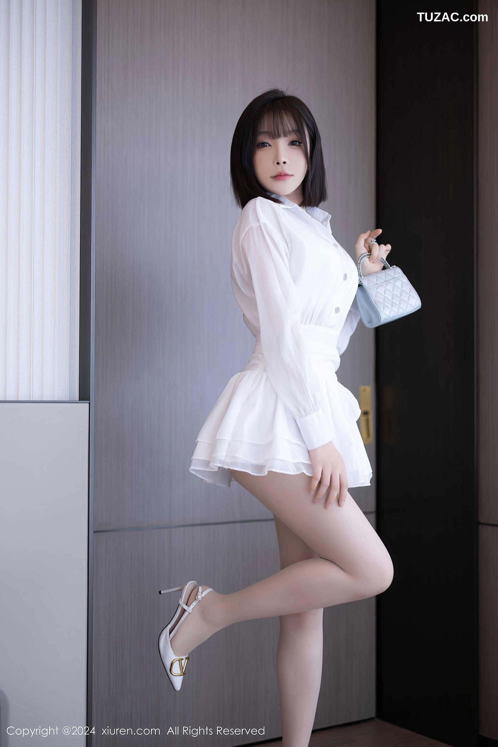 XiuRen秀人网-9020-徐莉芝Booty-白色连衣短裙-银色吊带裙-2024.08.15