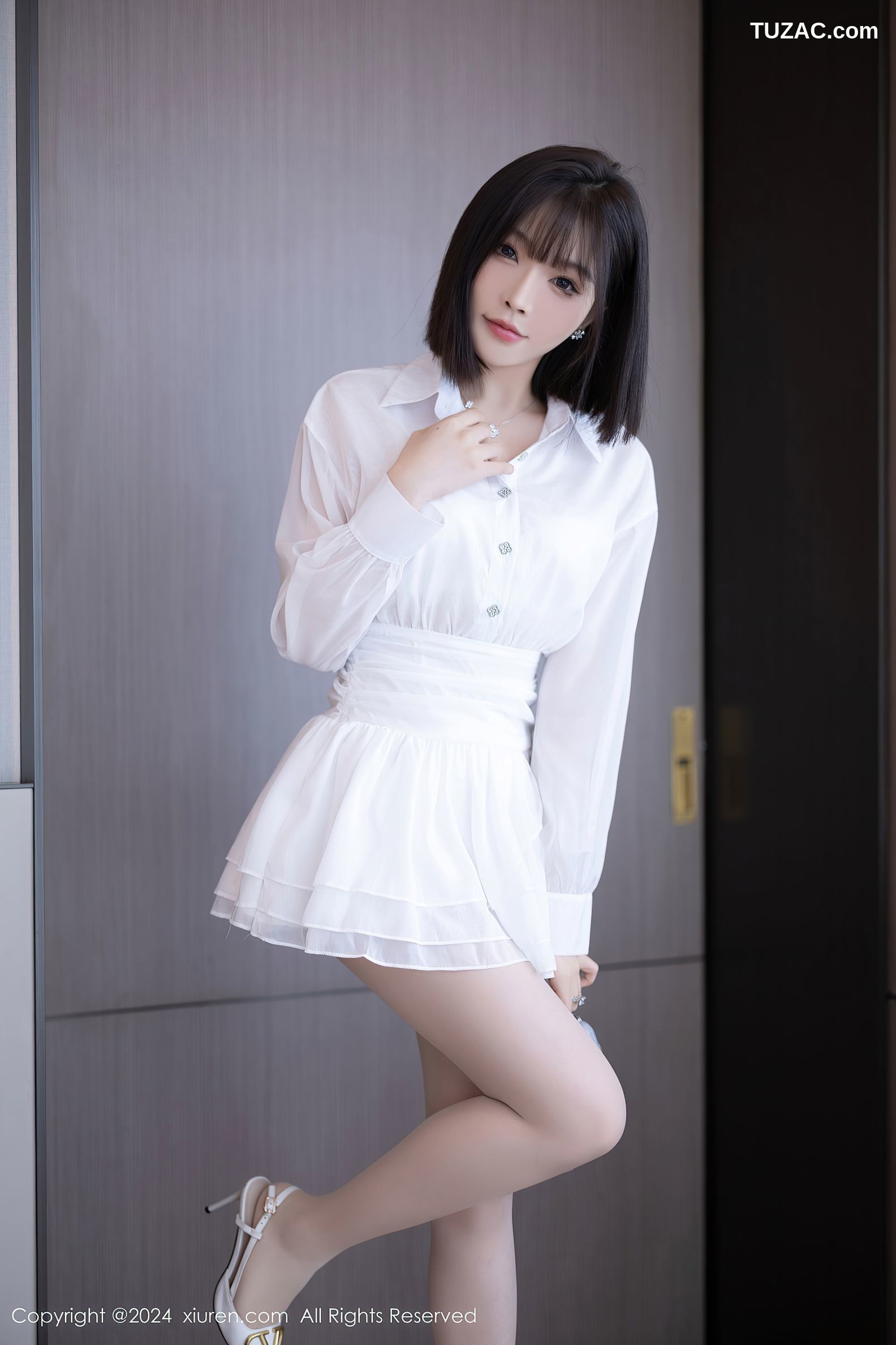 XiuRen秀人网-9020-徐莉芝Booty-白色连衣短裙-银色吊带裙-2024.08.15