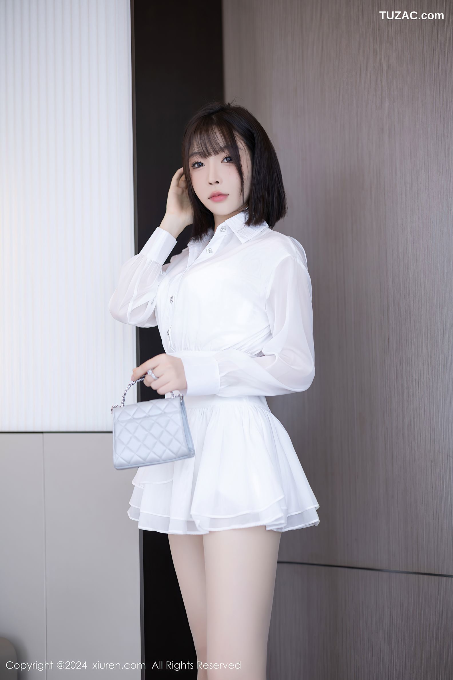 XiuRen秀人网-9020-徐莉芝Booty-白色连衣短裙-银色吊带裙-2024.08.15