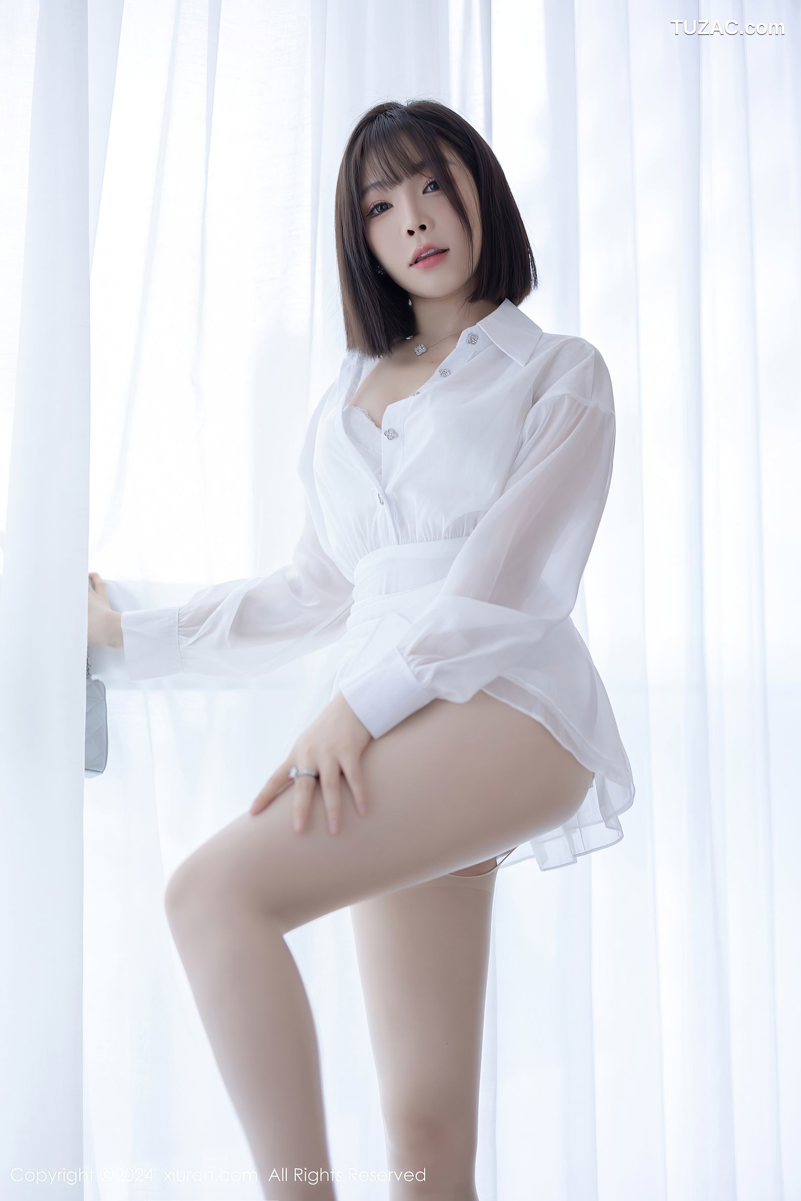 XiuRen秀人网-9020-徐莉芝Booty-白色连衣短裙-银色吊带裙-2024.08.15