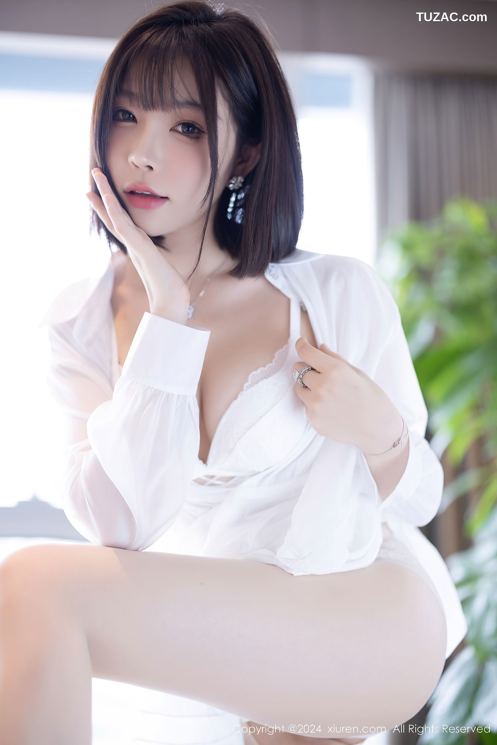 XiuRen秀人网-9020-徐莉芝Booty-白色连衣短裙-银色吊带裙-2024.08.15