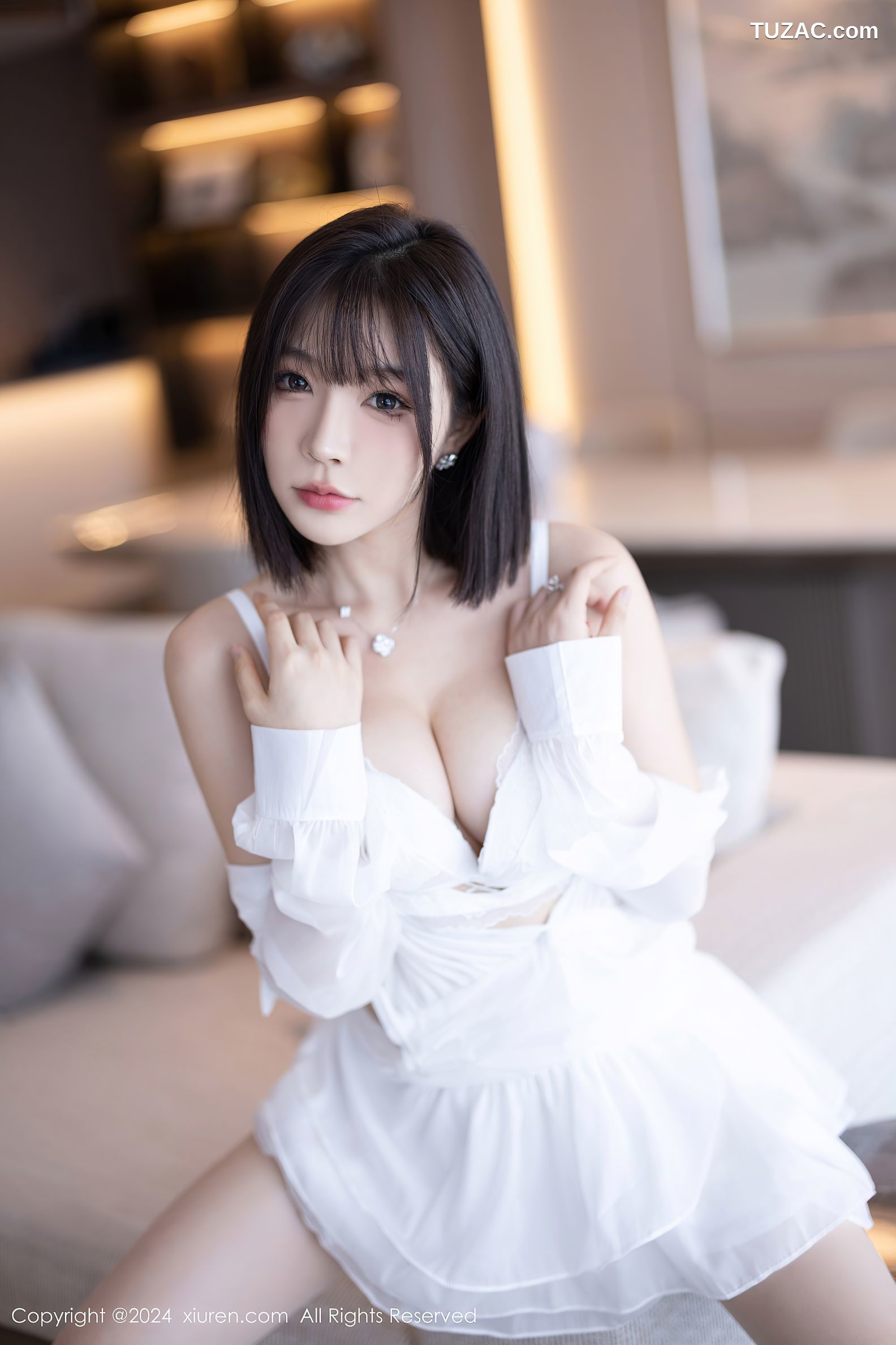 XiuRen秀人网-9020-徐莉芝Booty-白色连衣短裙-银色吊带裙-2024.08.15